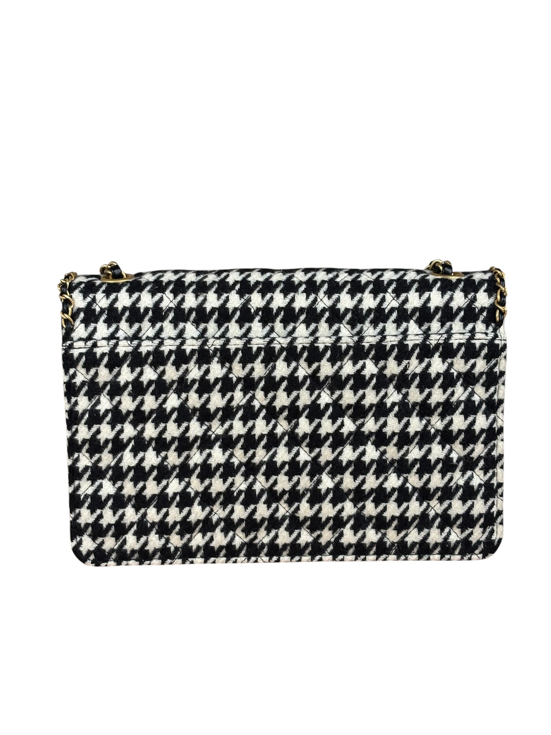 Chanel Houndstooth Tweed Heart Chain Flap Bag 2024