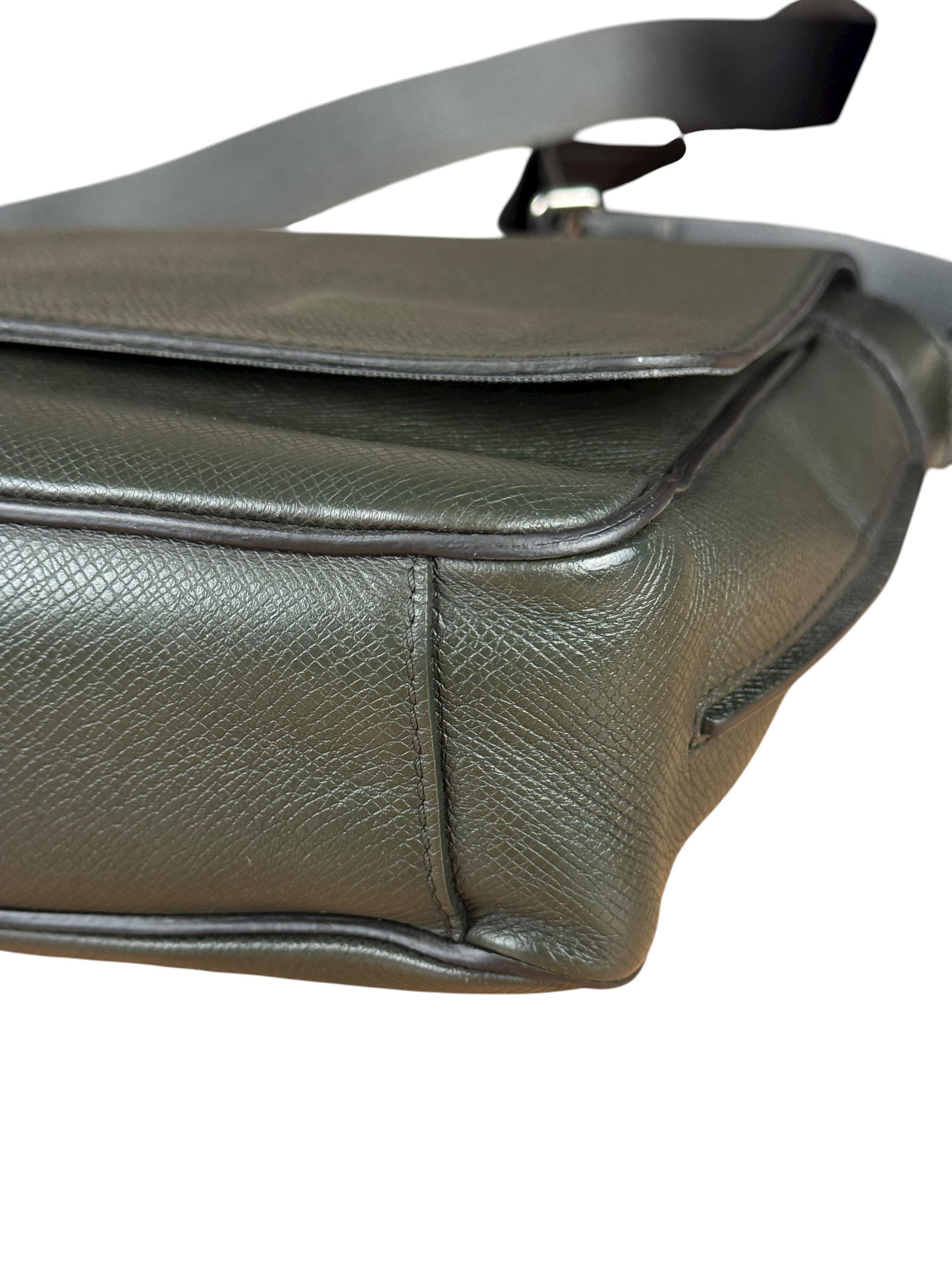 Louis Vuitton Taiga Roman MM Crossbody