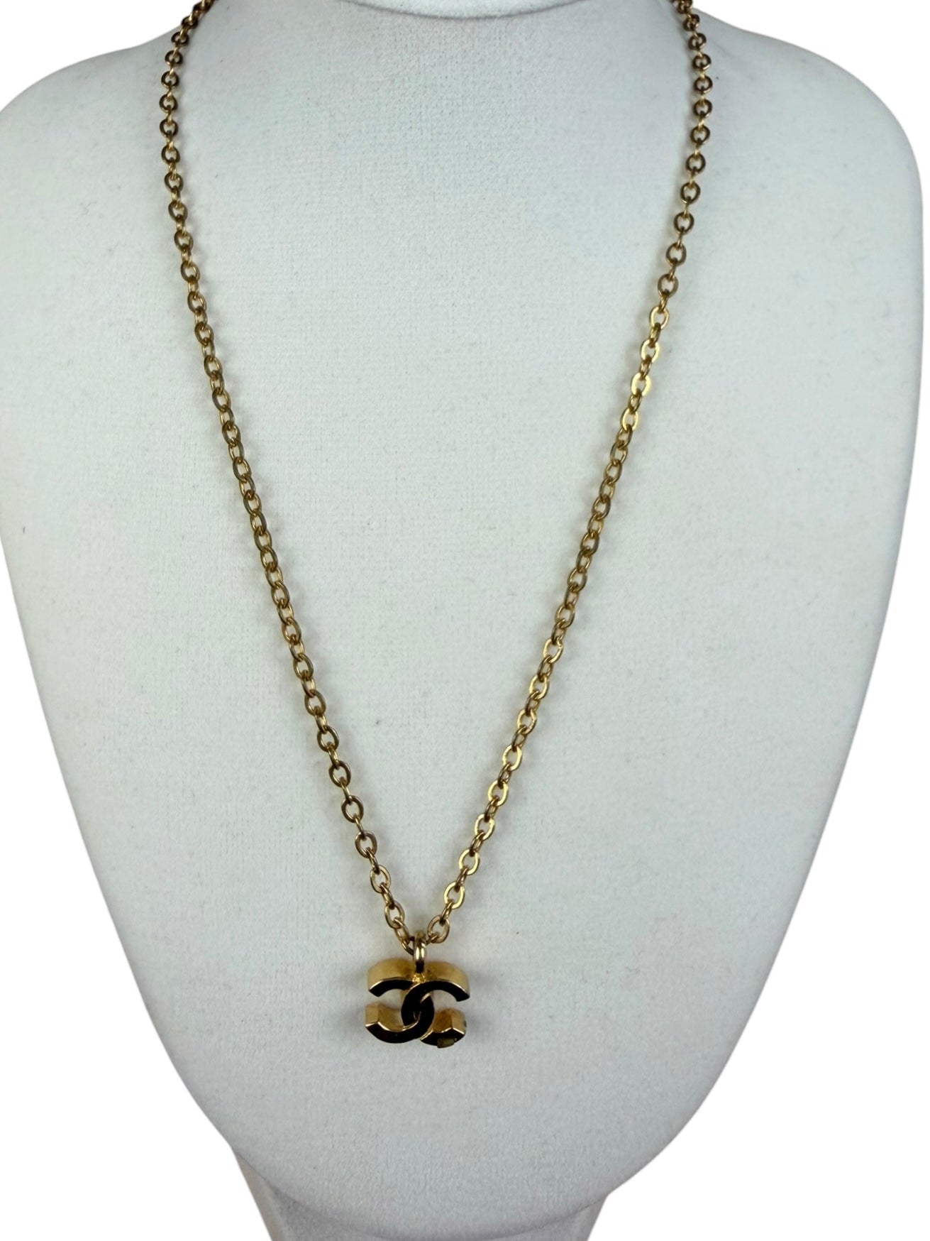 Chanel Vintage Interlocking Cc logo Pendant Necklace