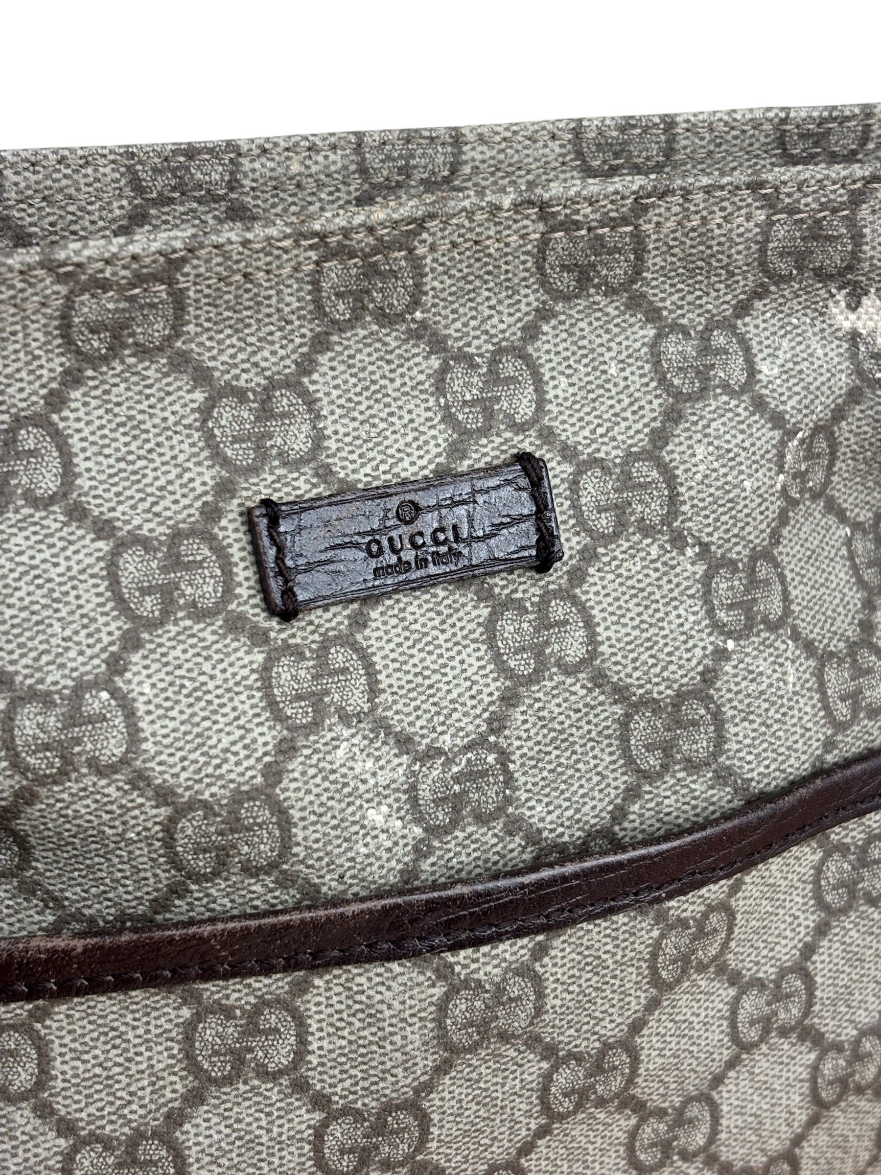 Gucci GG Supreme Canvas Flat Messenger Bag