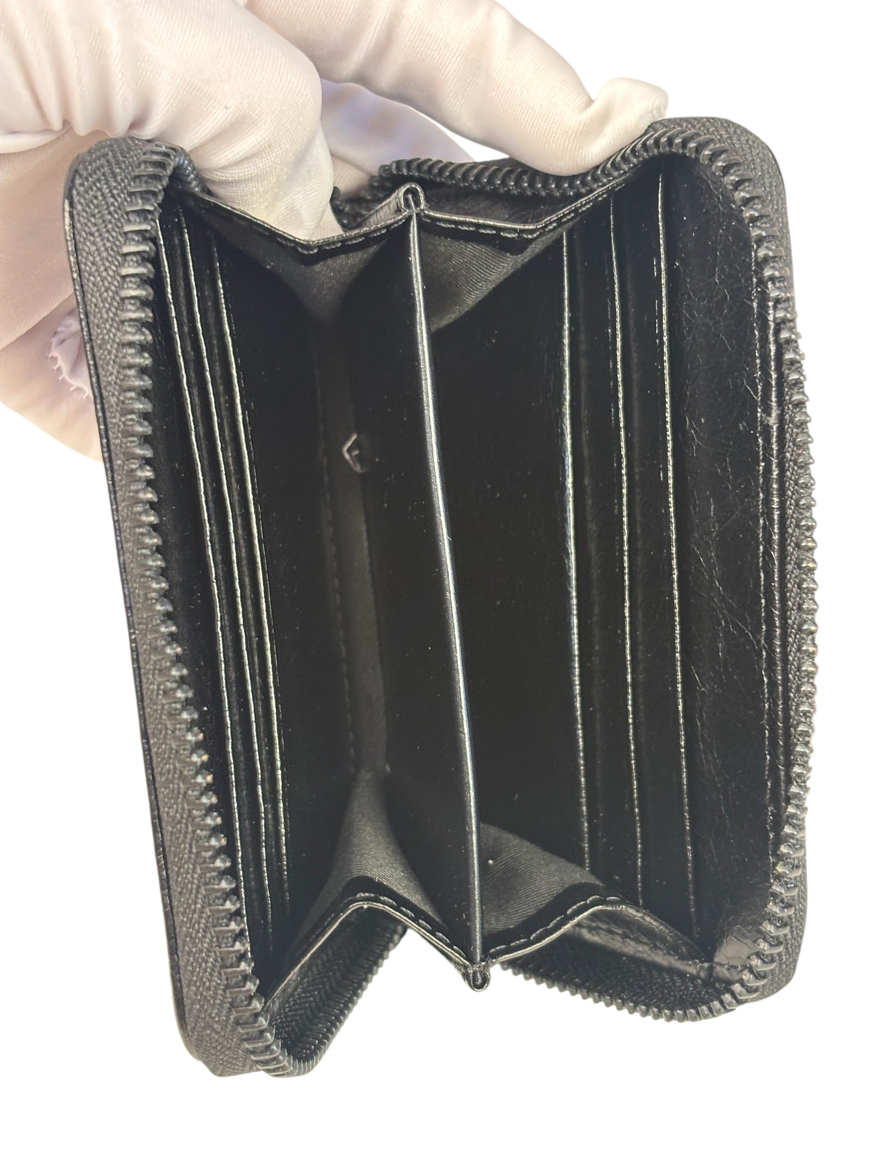 Off-White Black Leather Jitney Cash Inside Zip Wallet