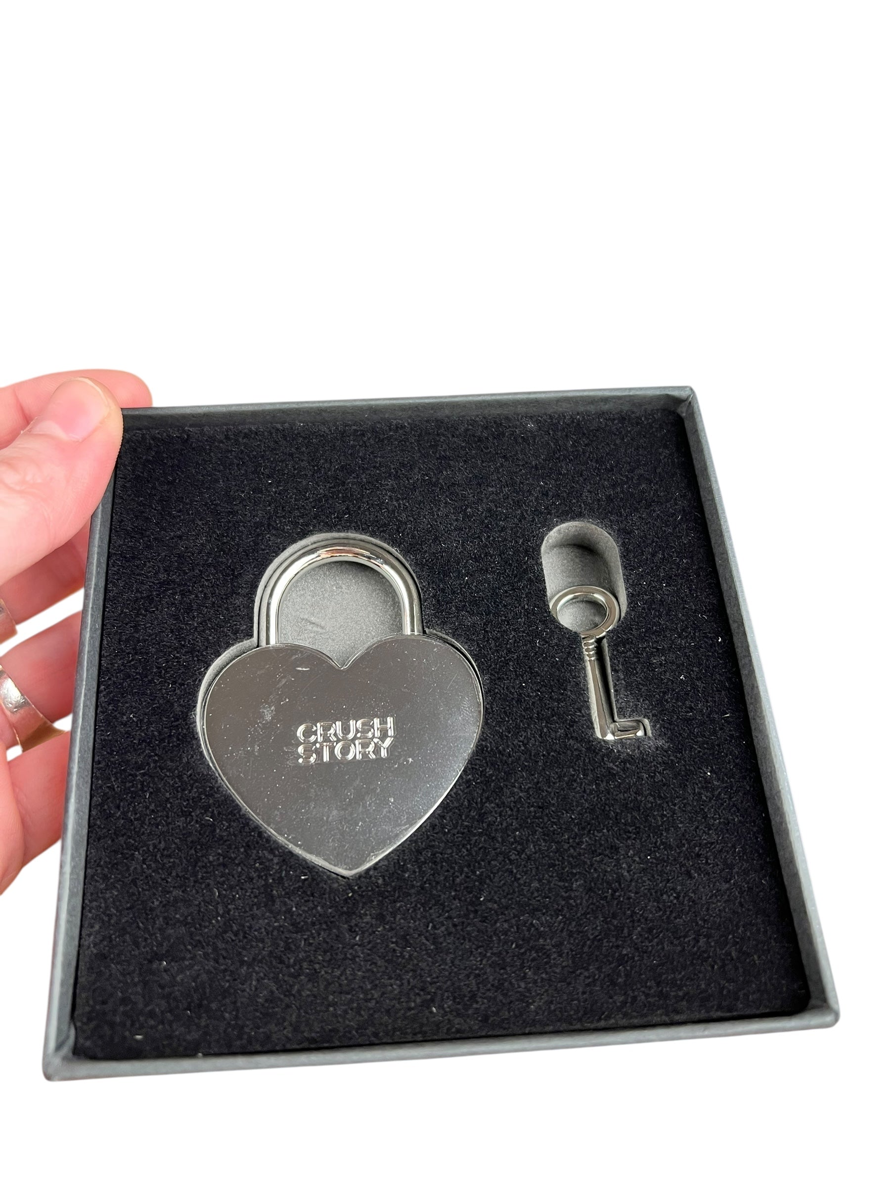 Chanel Beauty LA Collection Heart Lock/Key Set