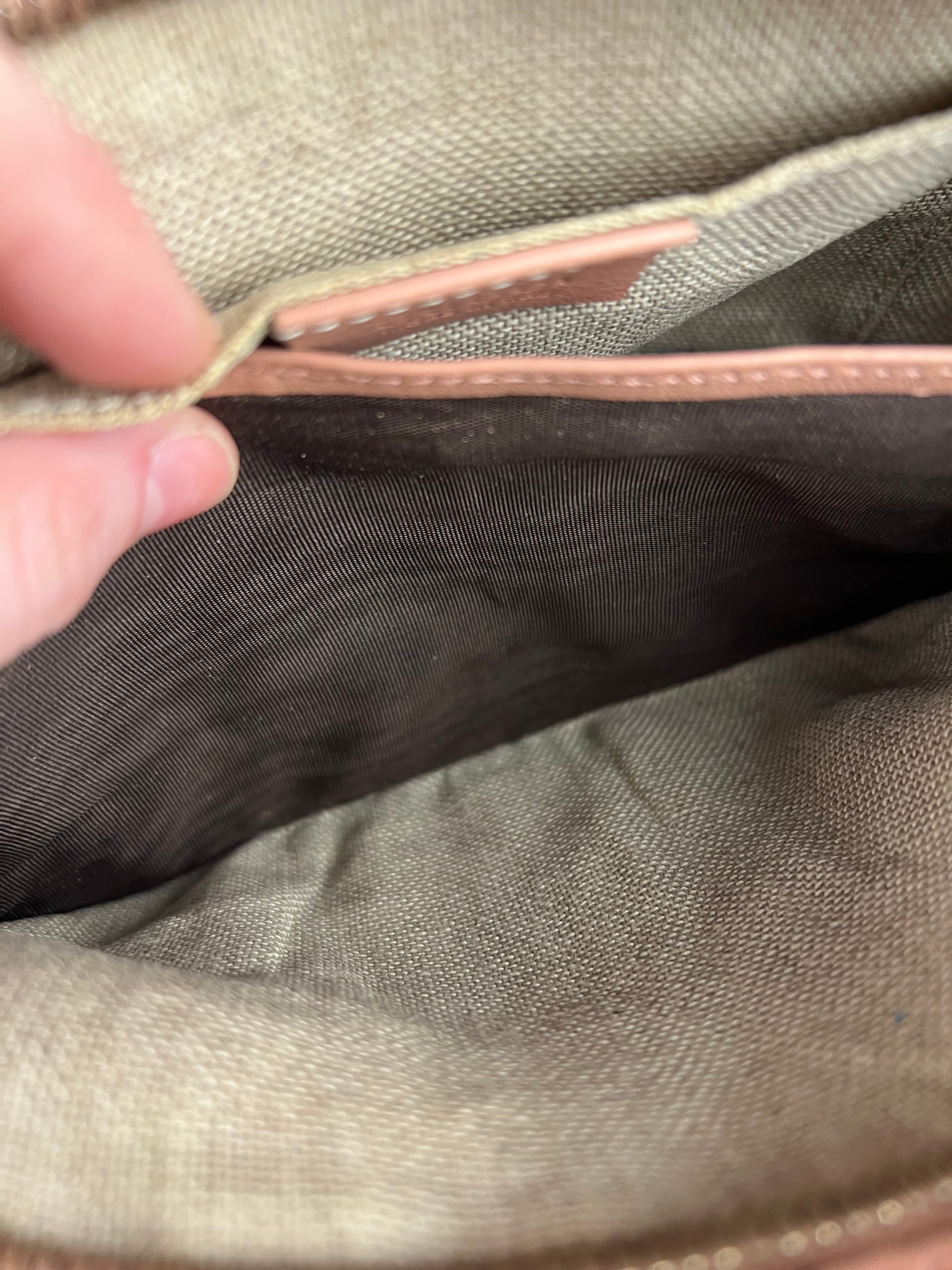 Gucci Bree Microguccissima Leather Camera Bag Pink