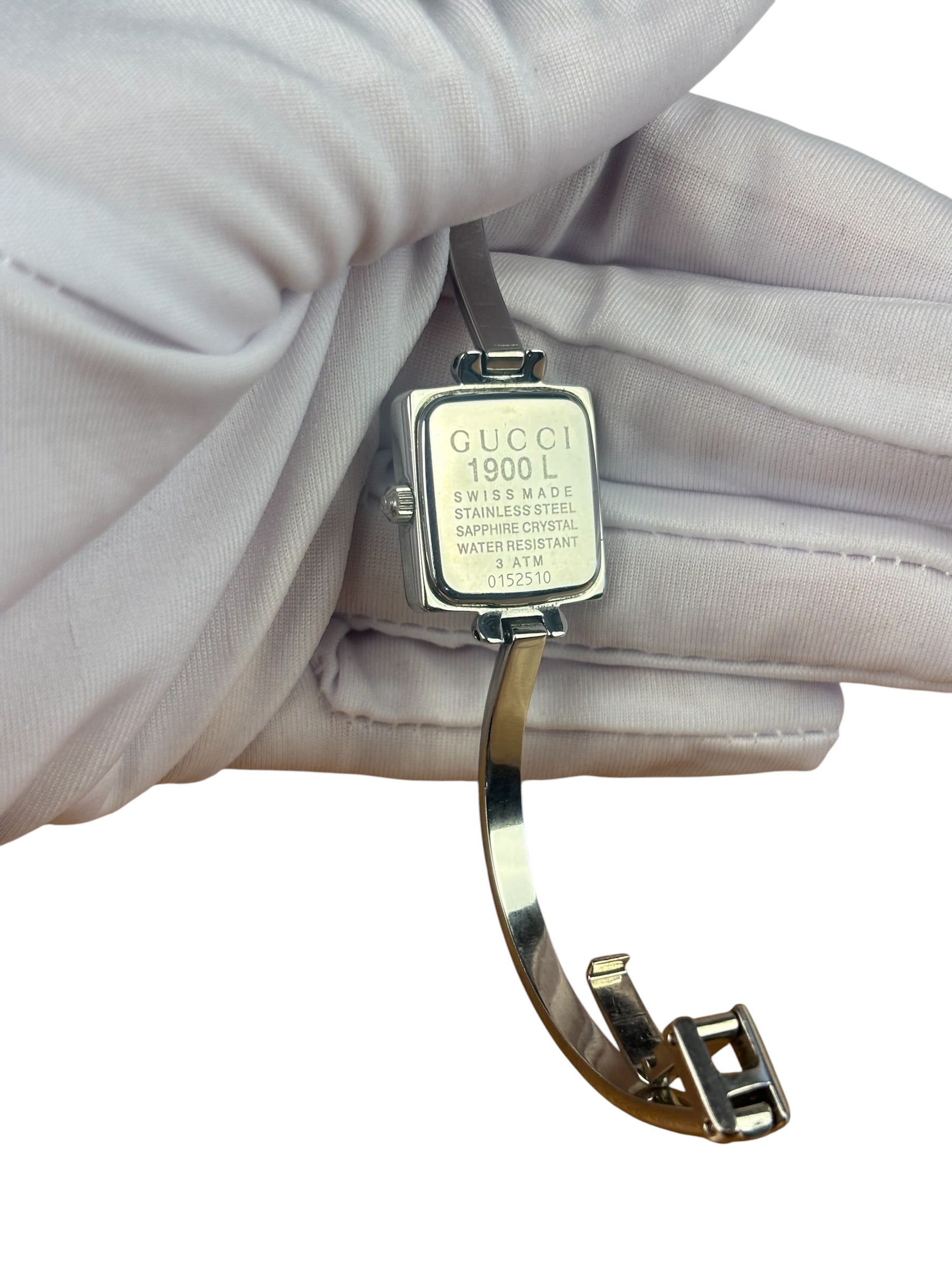 Gucci 1900L Square White Dial Bangle Band