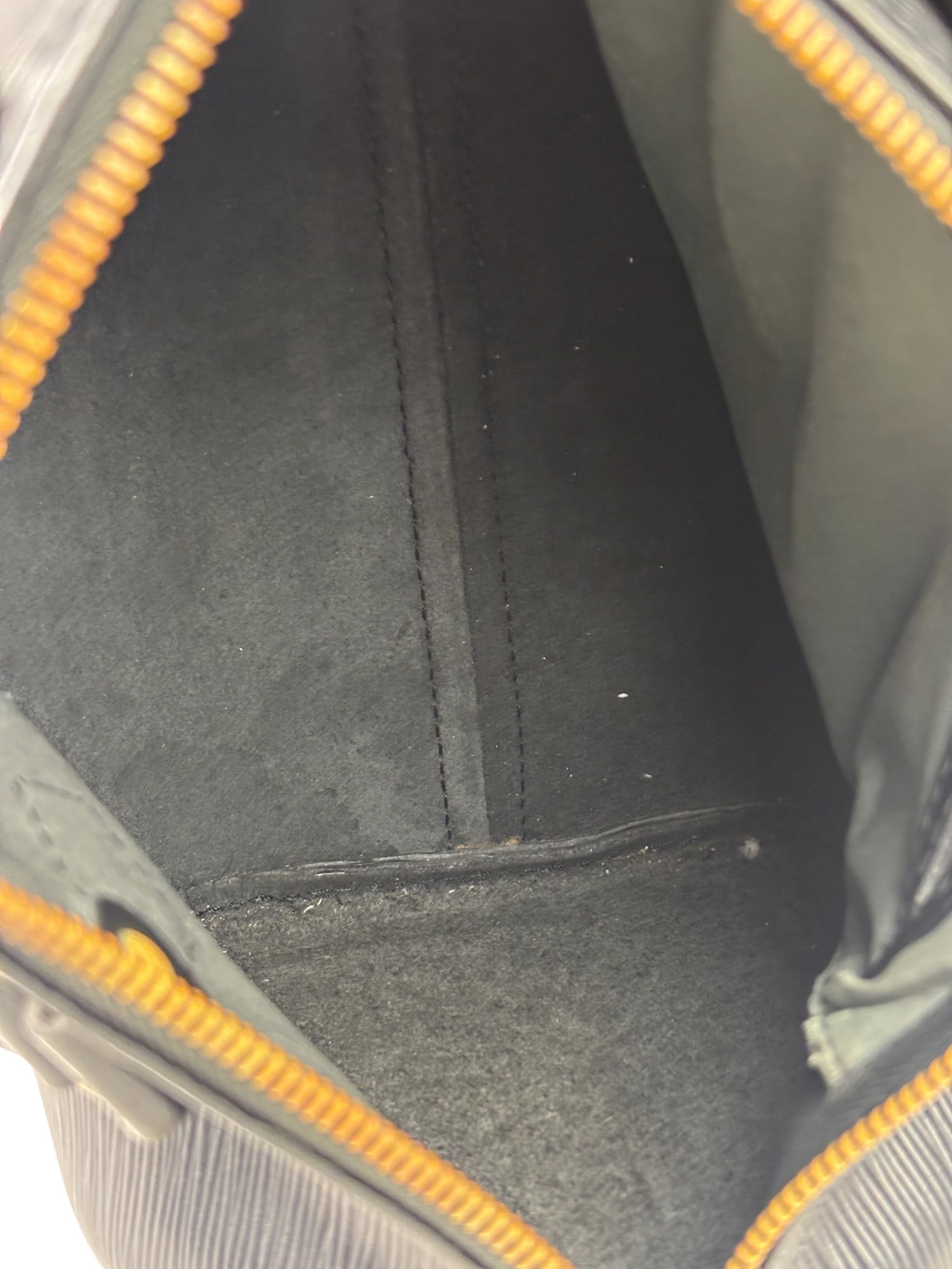 Louis Vuitton Black Epi Leather 25