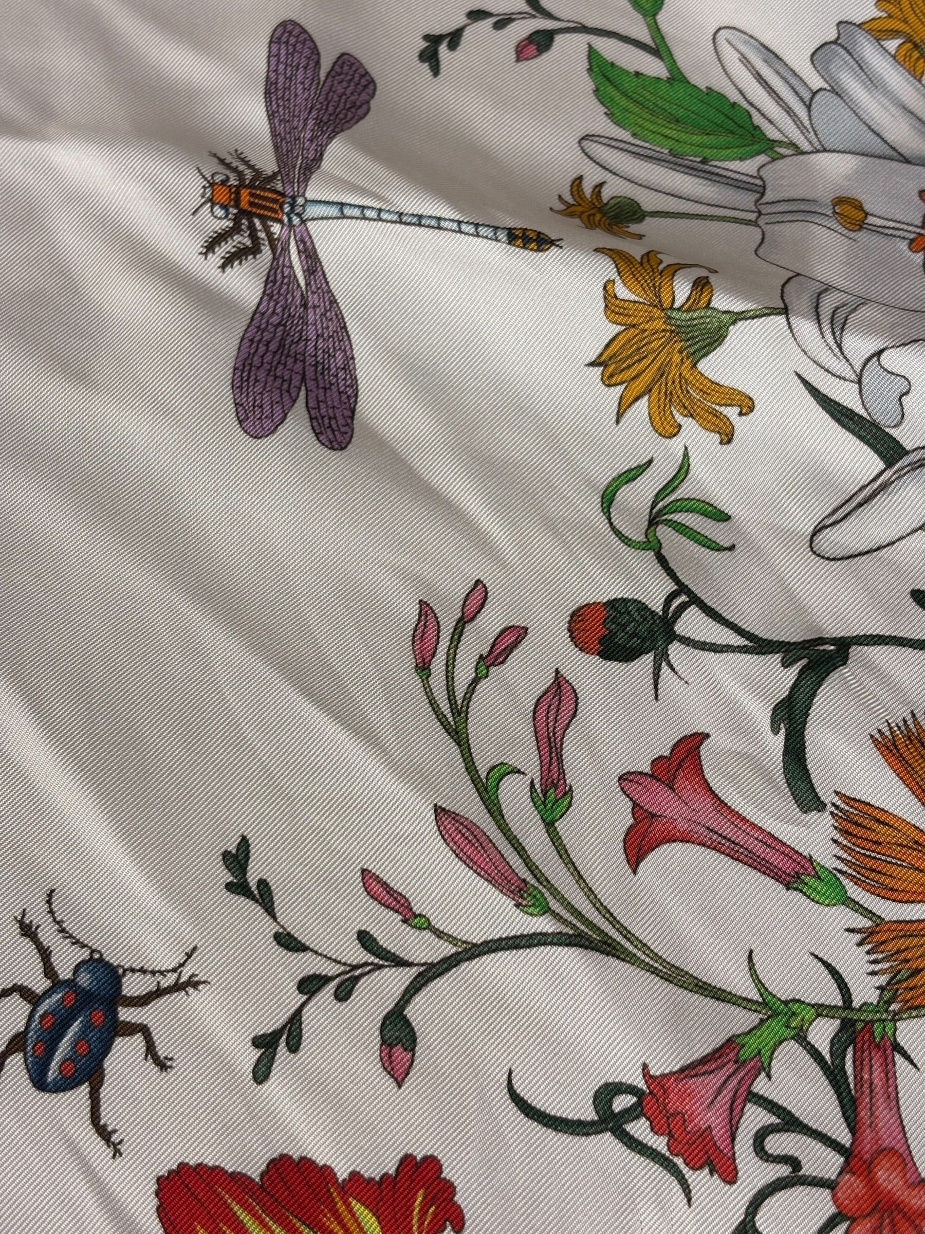 Gucci White Flora Printed Silk Twill Carre Scarf