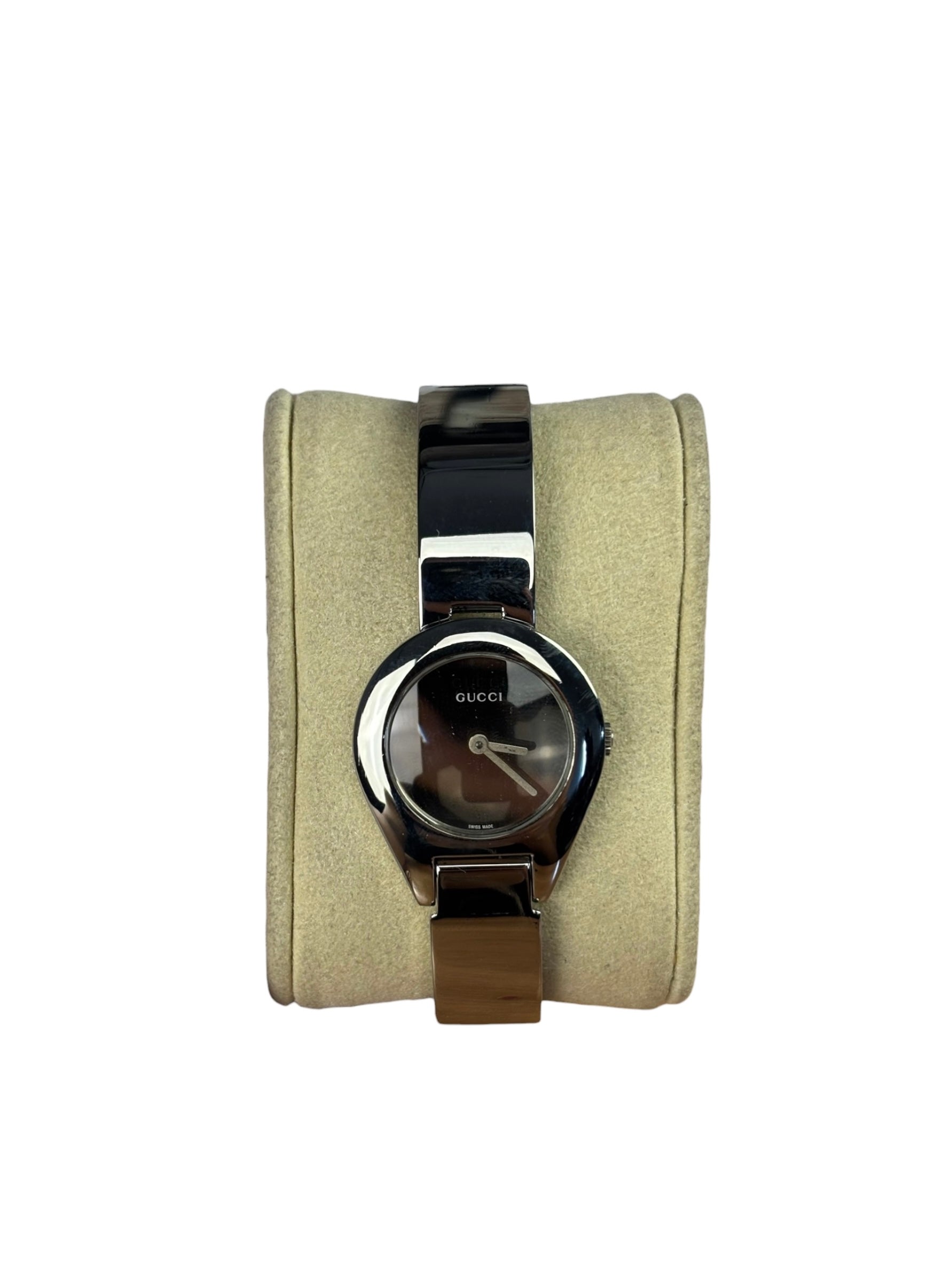 Gucci 6700 L Silver Round Dial Belt Buckle