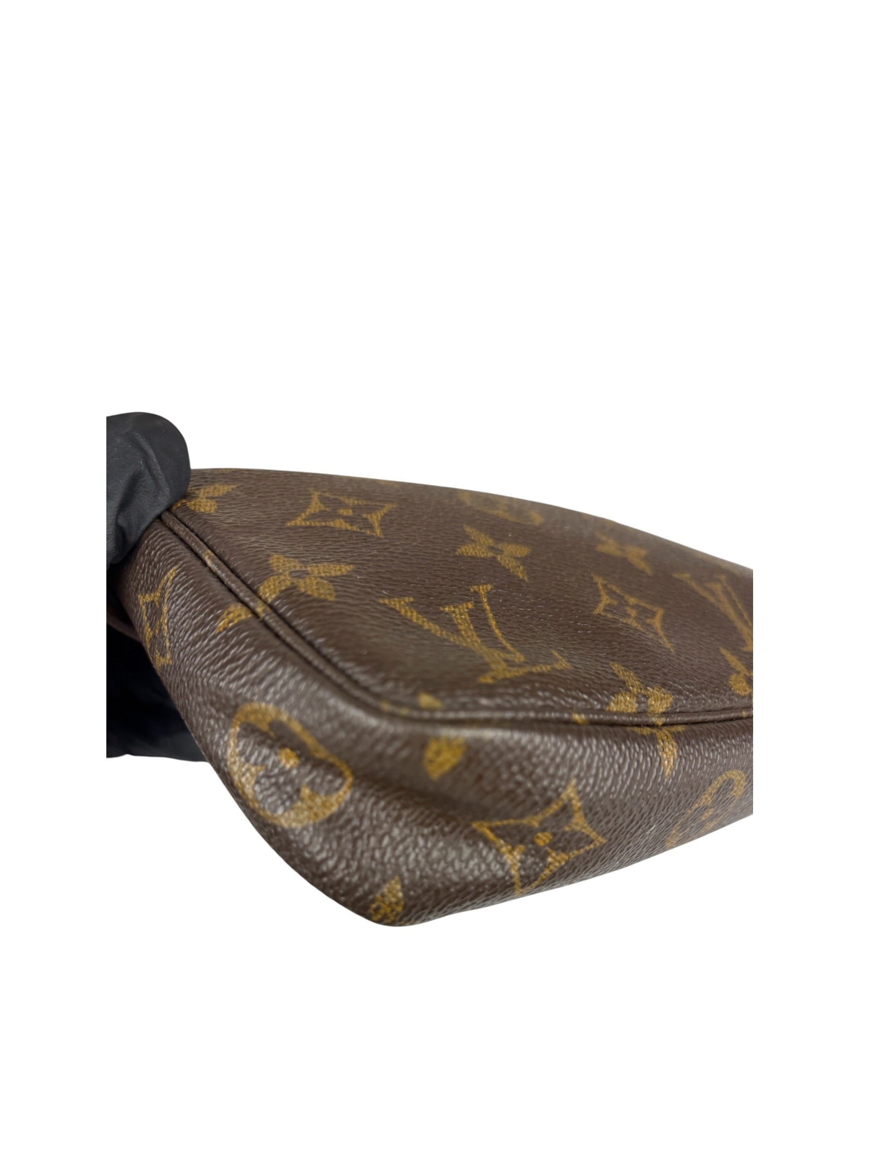 Louis Vuitton Monogram Pochette Broken Zip