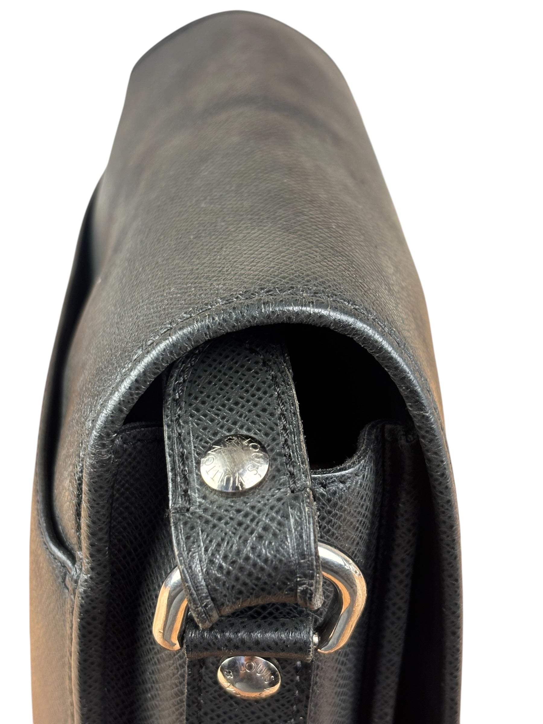 Louis Vuitton Black Leather Taiga Andrei Messenger Bag