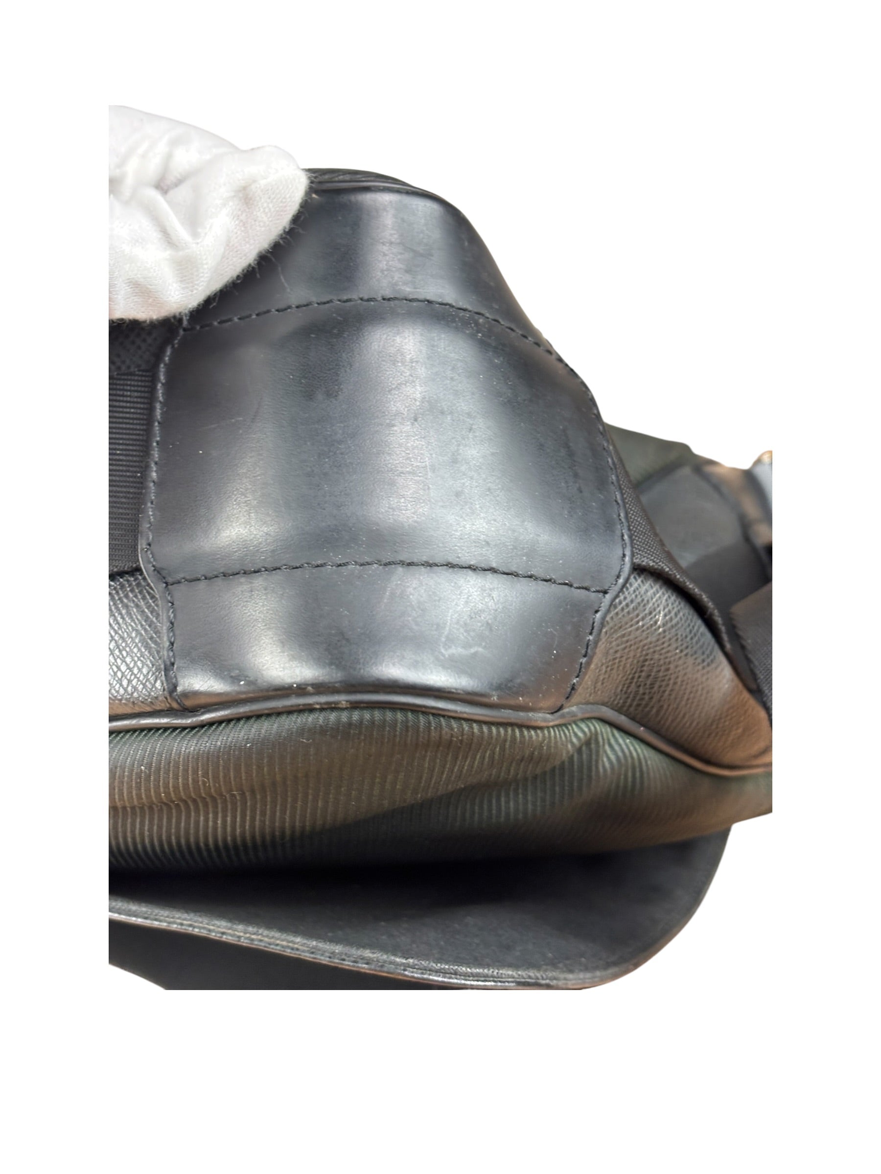Louis Vuitton Black Leather Taiga Viktor Messenger Bag