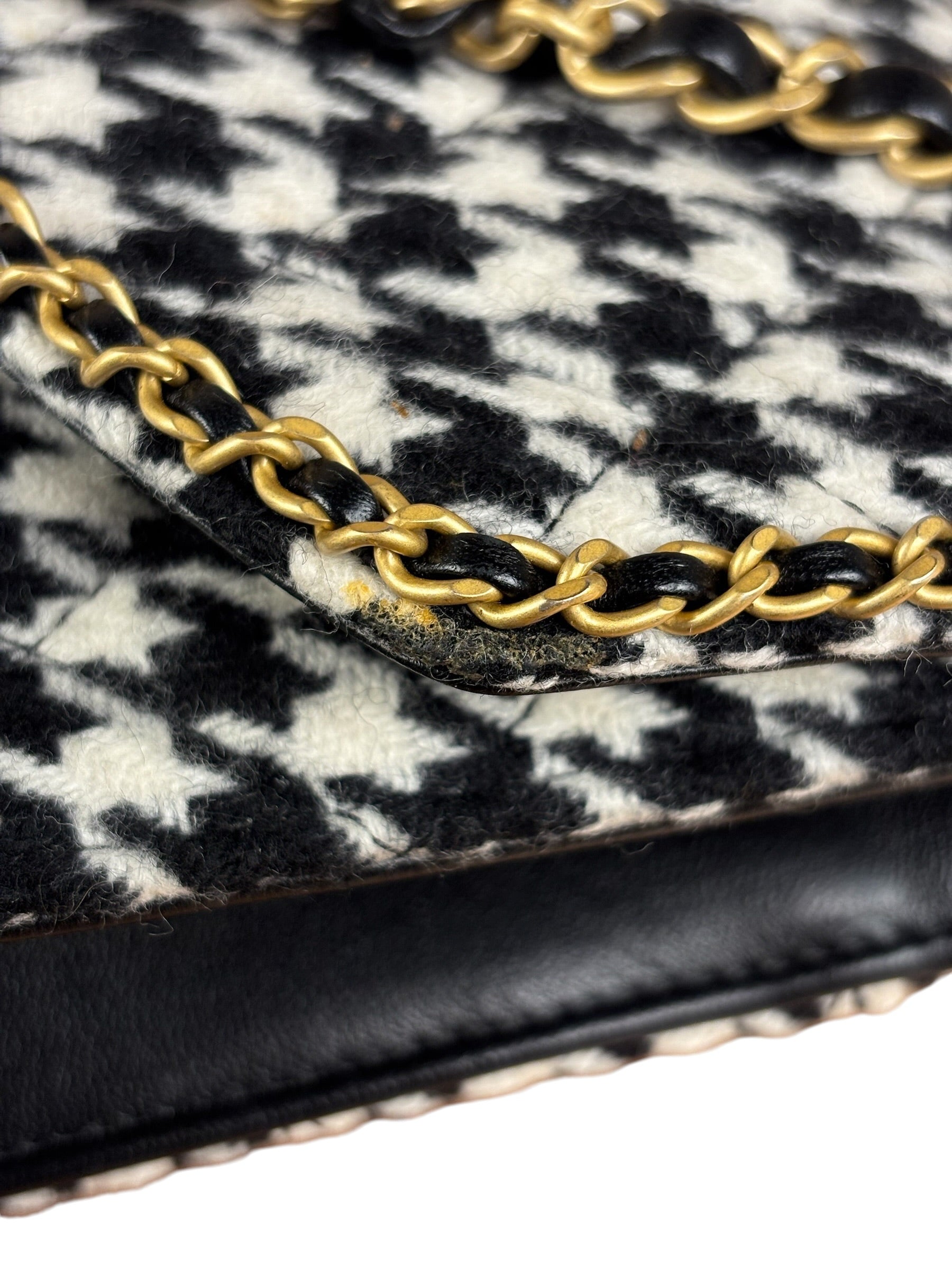 Chanel Houndstooth Tweed Heart Chain Flap Bag 2024