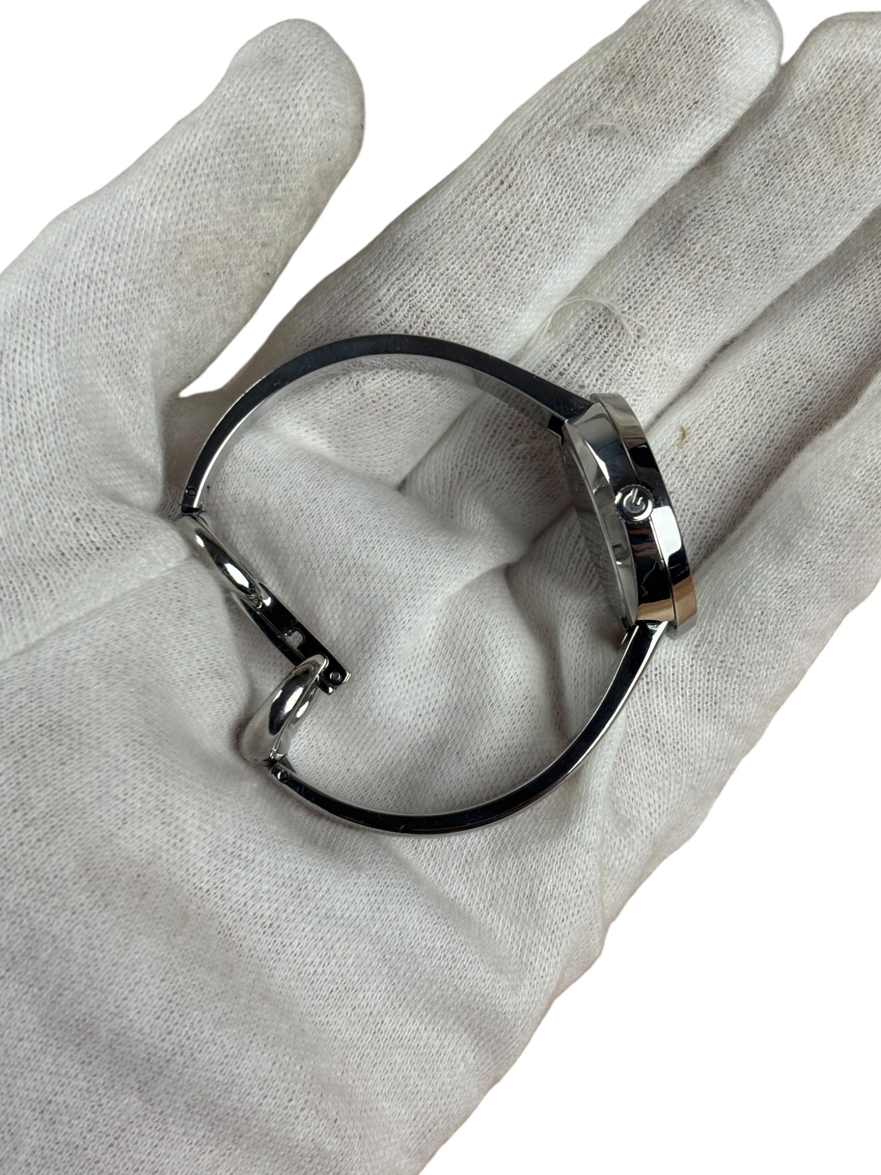 Gucci 129.5 Round GG Dial Bangle Band