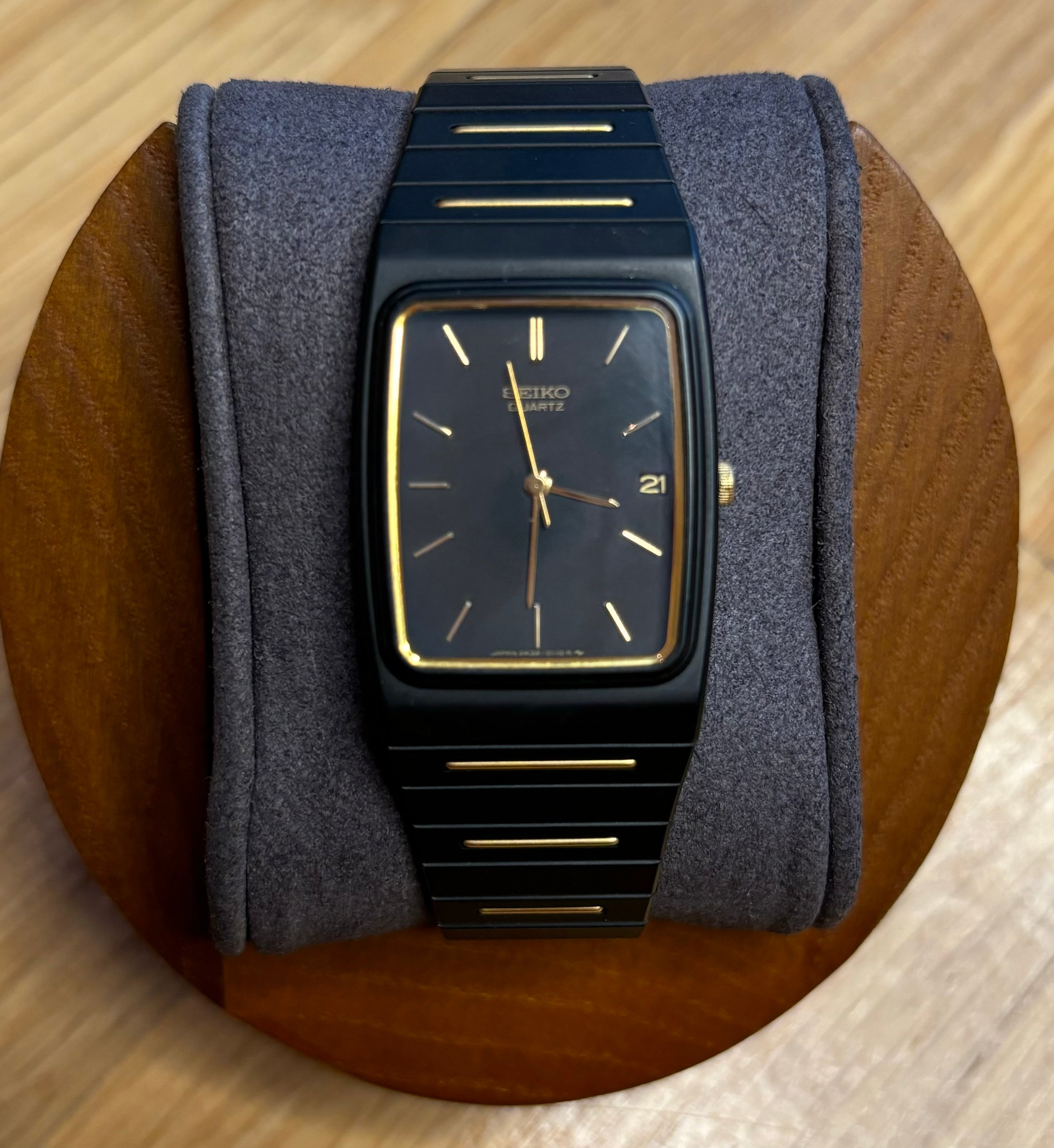 Seiko Black & Gold Quartz