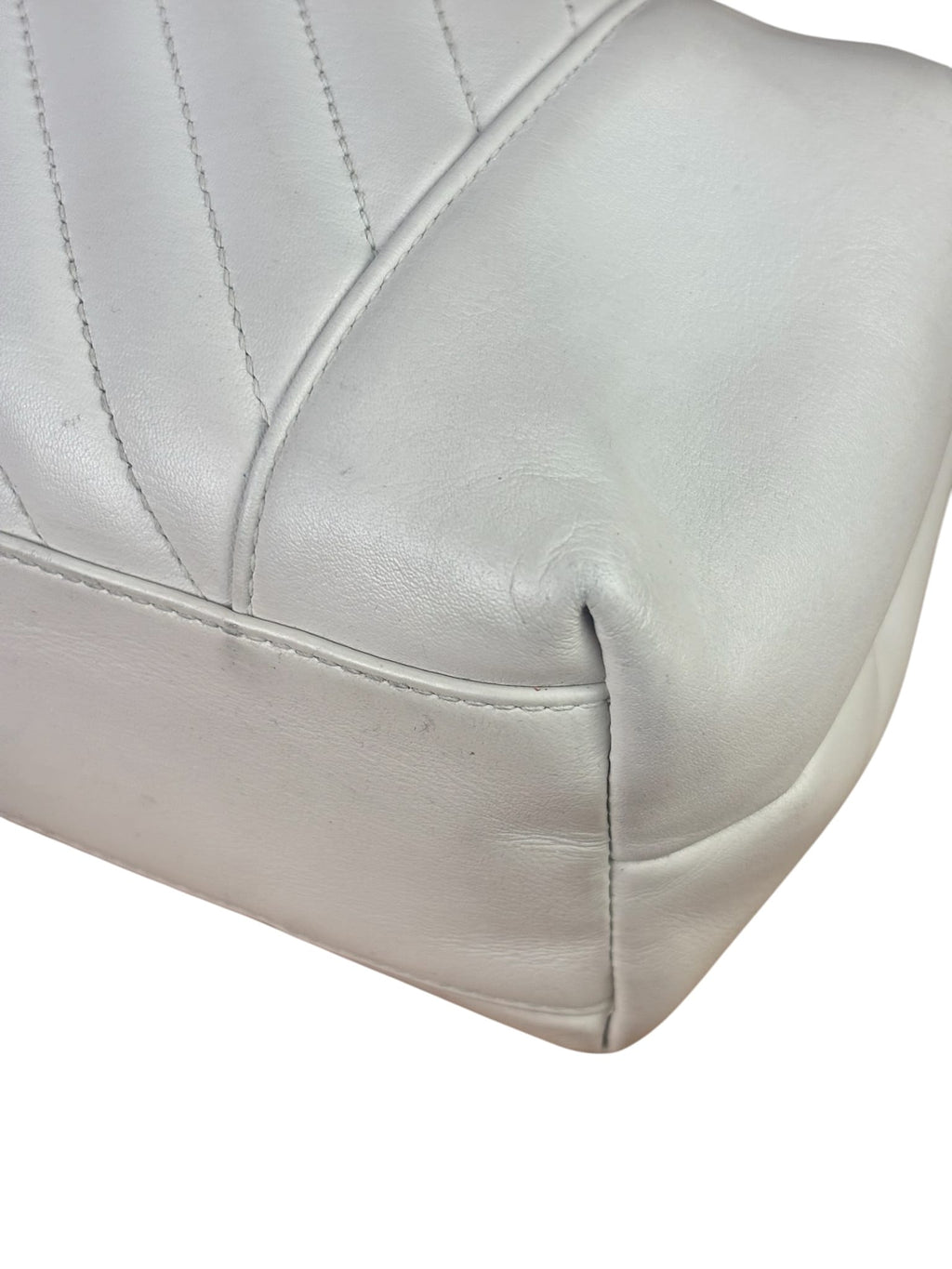 Chanel White Lambskin Chevron-Quilted Flap Bag 2019