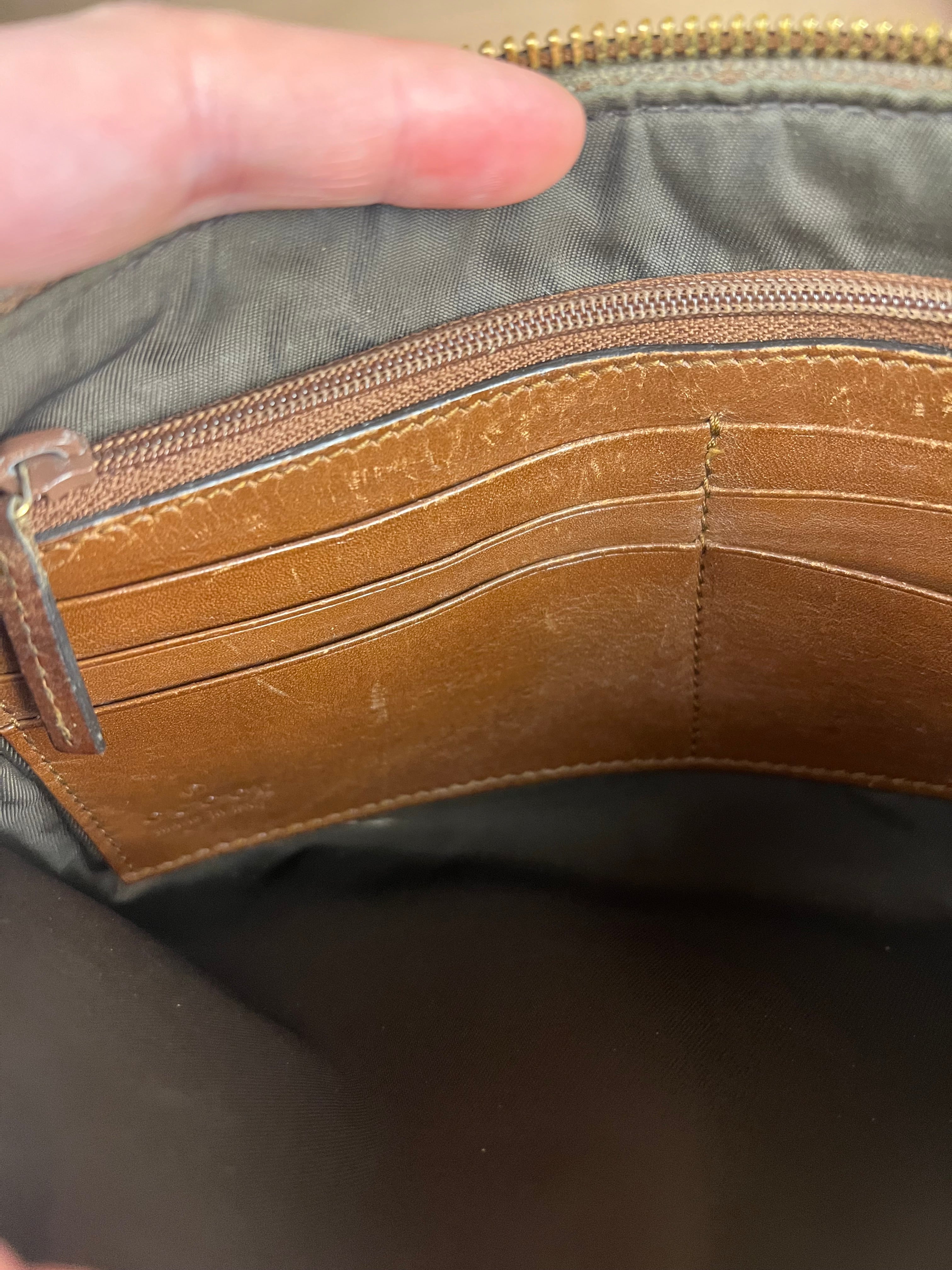 Gucci GG Supreme Pochette