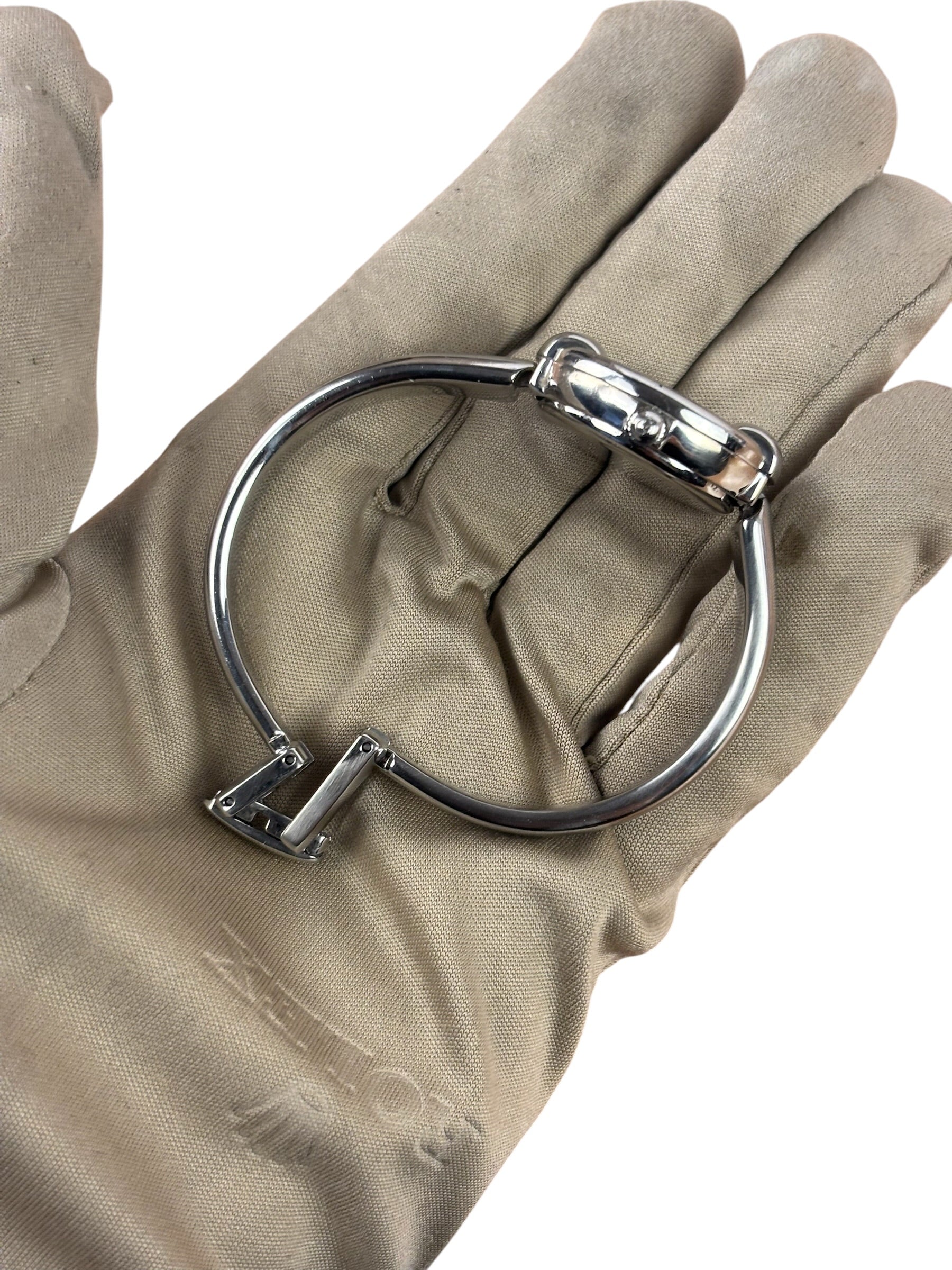 Gucci 1400L Silver Dial Bangle