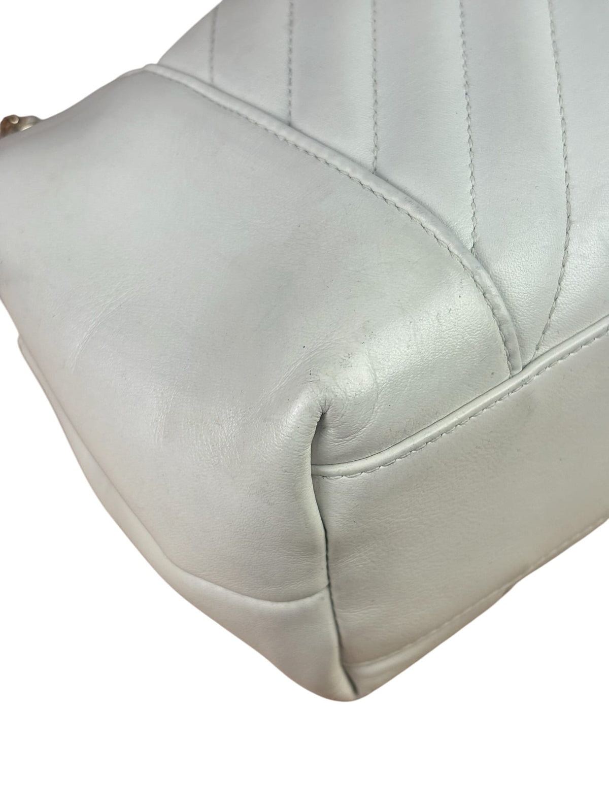 Chanel White Lambskin Chevron-Quilted Flap Bag 2019