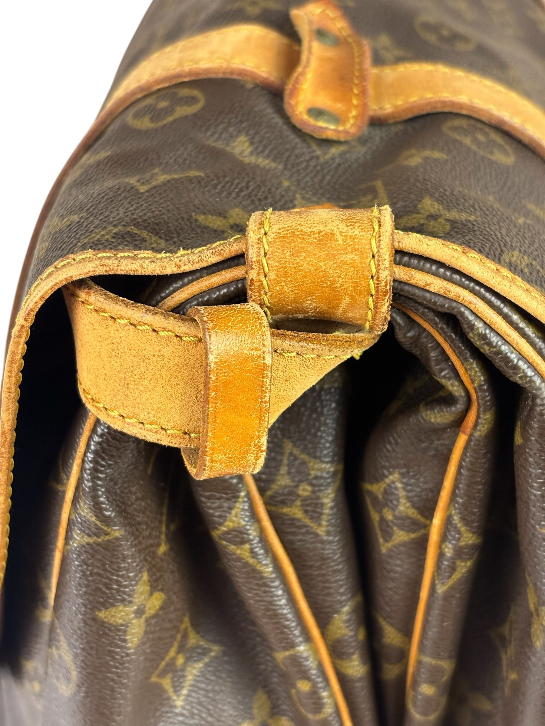Louis Vuitton Monogram Saumur 43 Messenger Bag