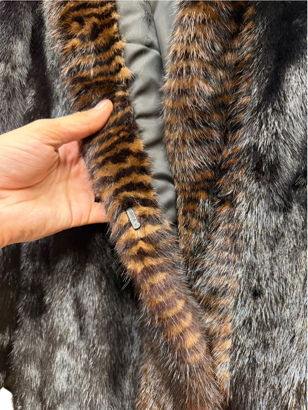 Vintage Maple Queens Dark Brown Mink Fur