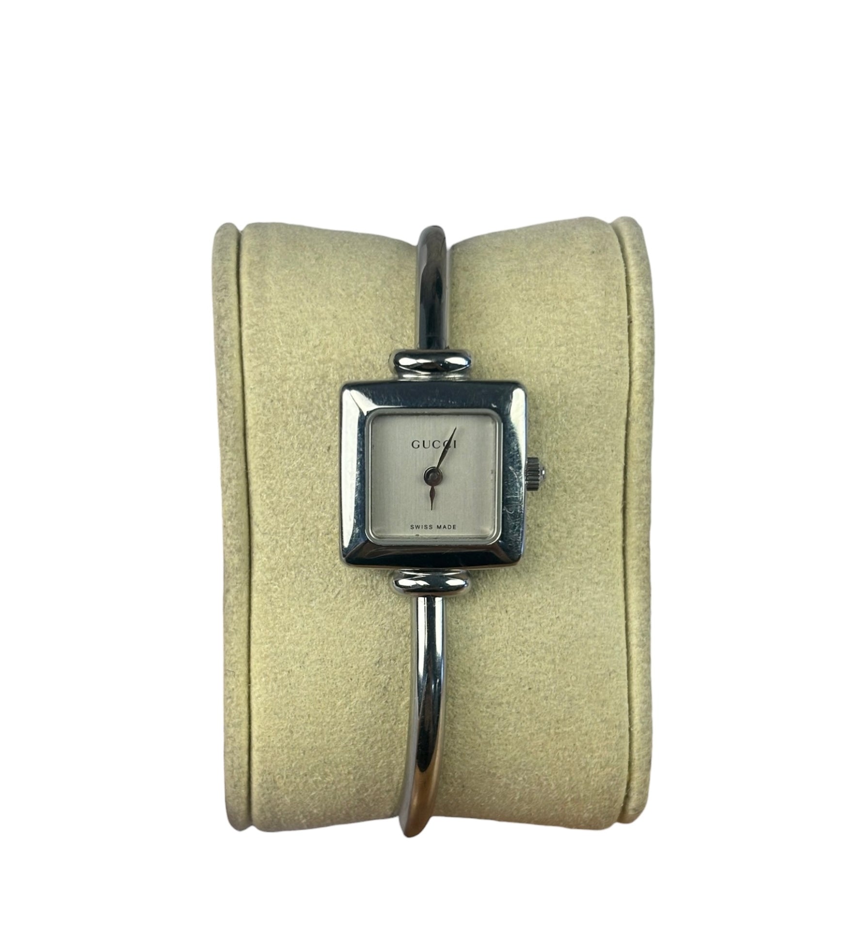 Gucci 1900L Square White Dial Bangle Band