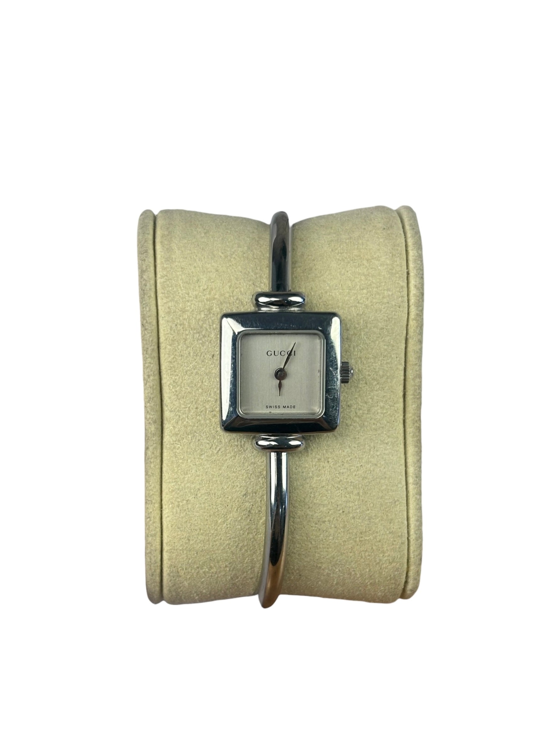 Gucci 1900L Square White Dial Bangle Band