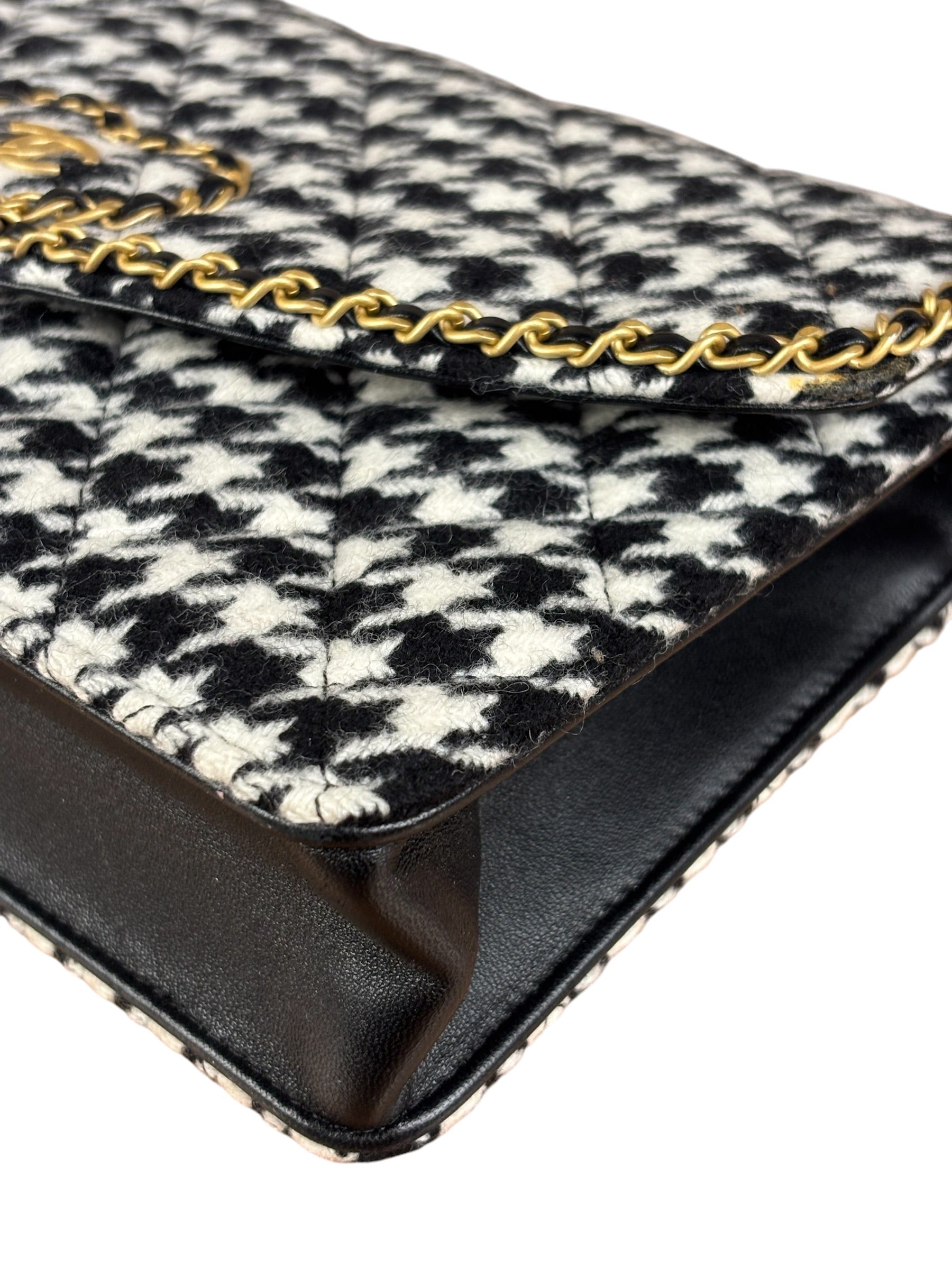 Chanel Houndstooth Tweed Heart Chain Flap Bag 2024