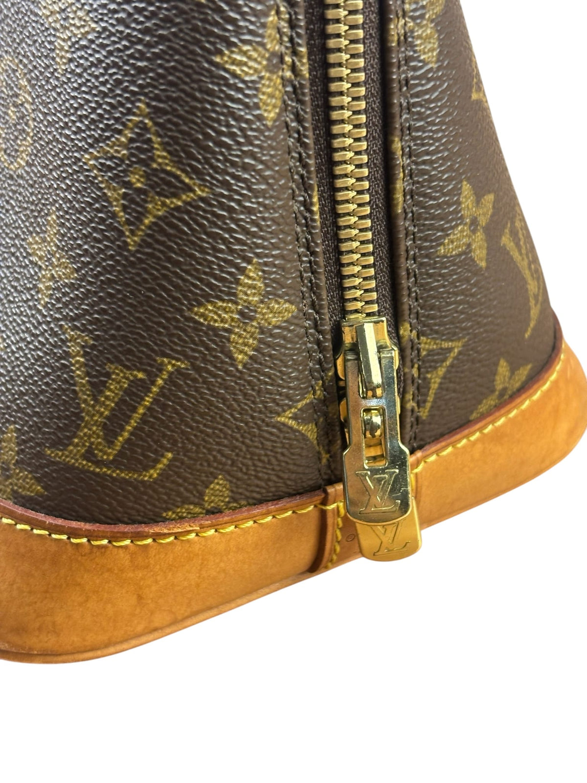 Louis Vuitton Monogram Alma Handbag MM