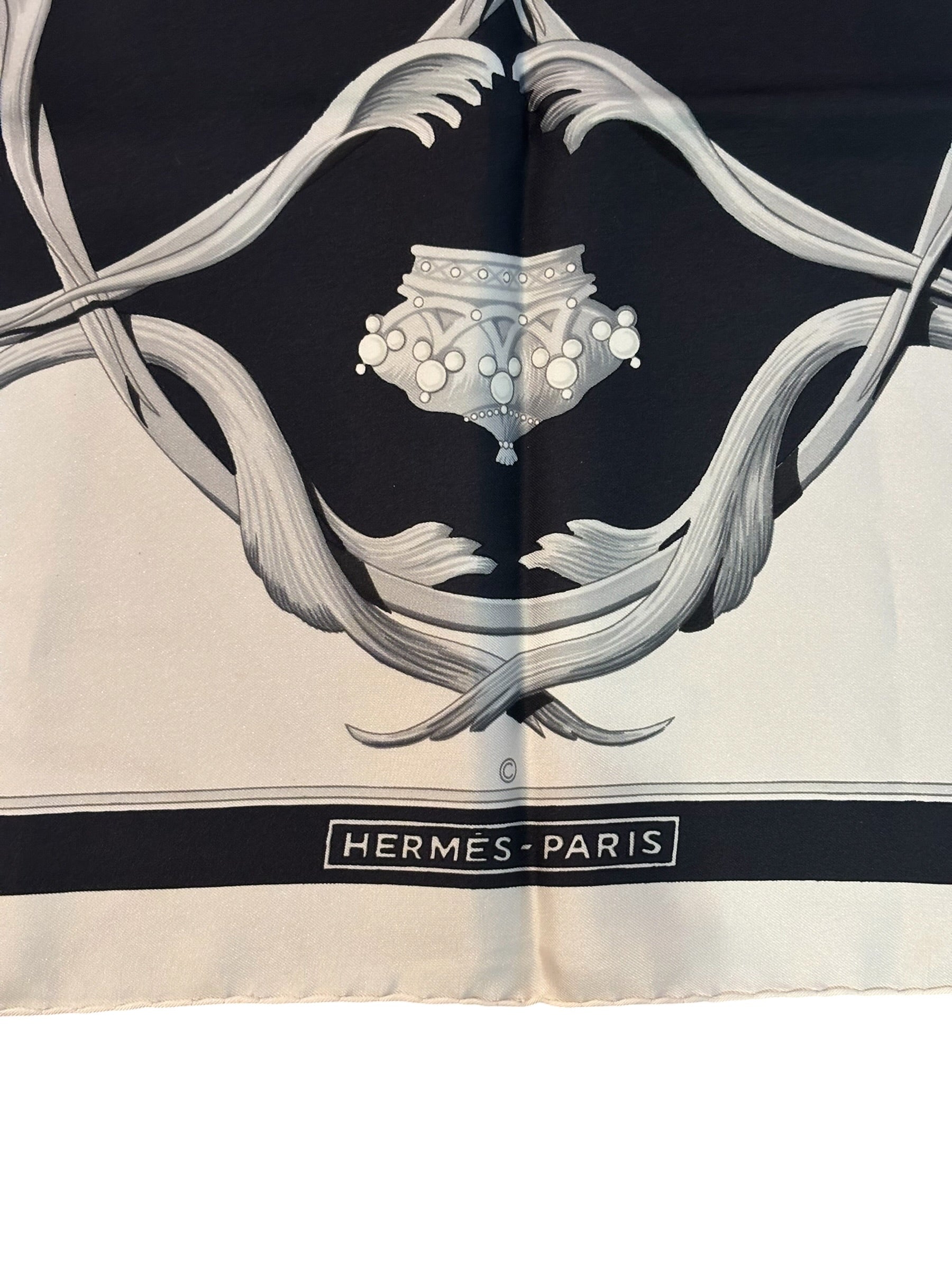 Hermes Couronnes Crown Carre 90 Silk Scarf
