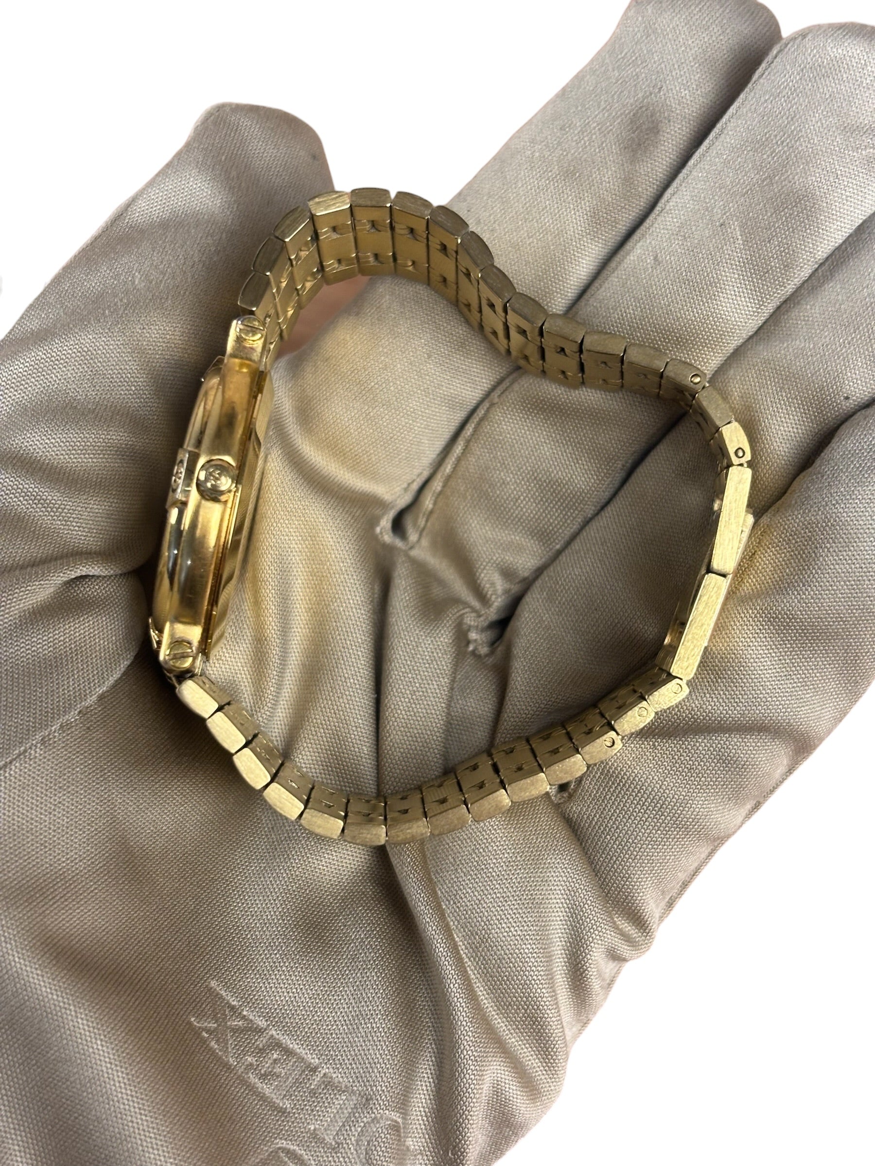 Gucci Vintage 9200L/M Gold Dial/Plated Bezel Watch