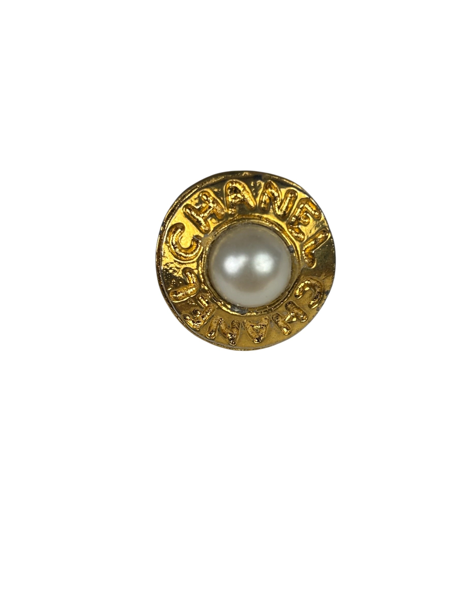Chanel Vintage Pearl Round Gold-Tone Clip-On Earning