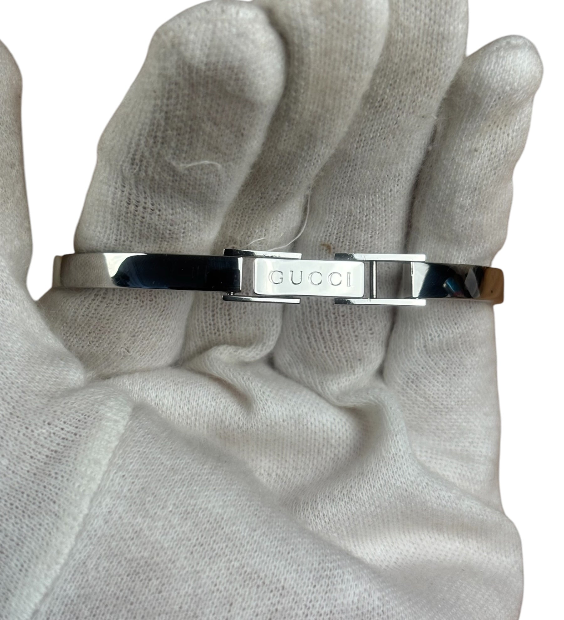 Gucci 105 Round Black Stick Dial Bangle