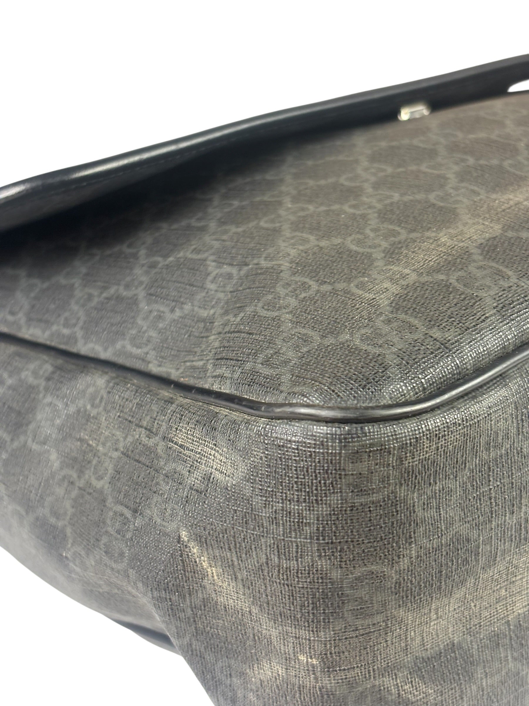 Gucci Grey/Black Leather GG Supreme Messenger Bag