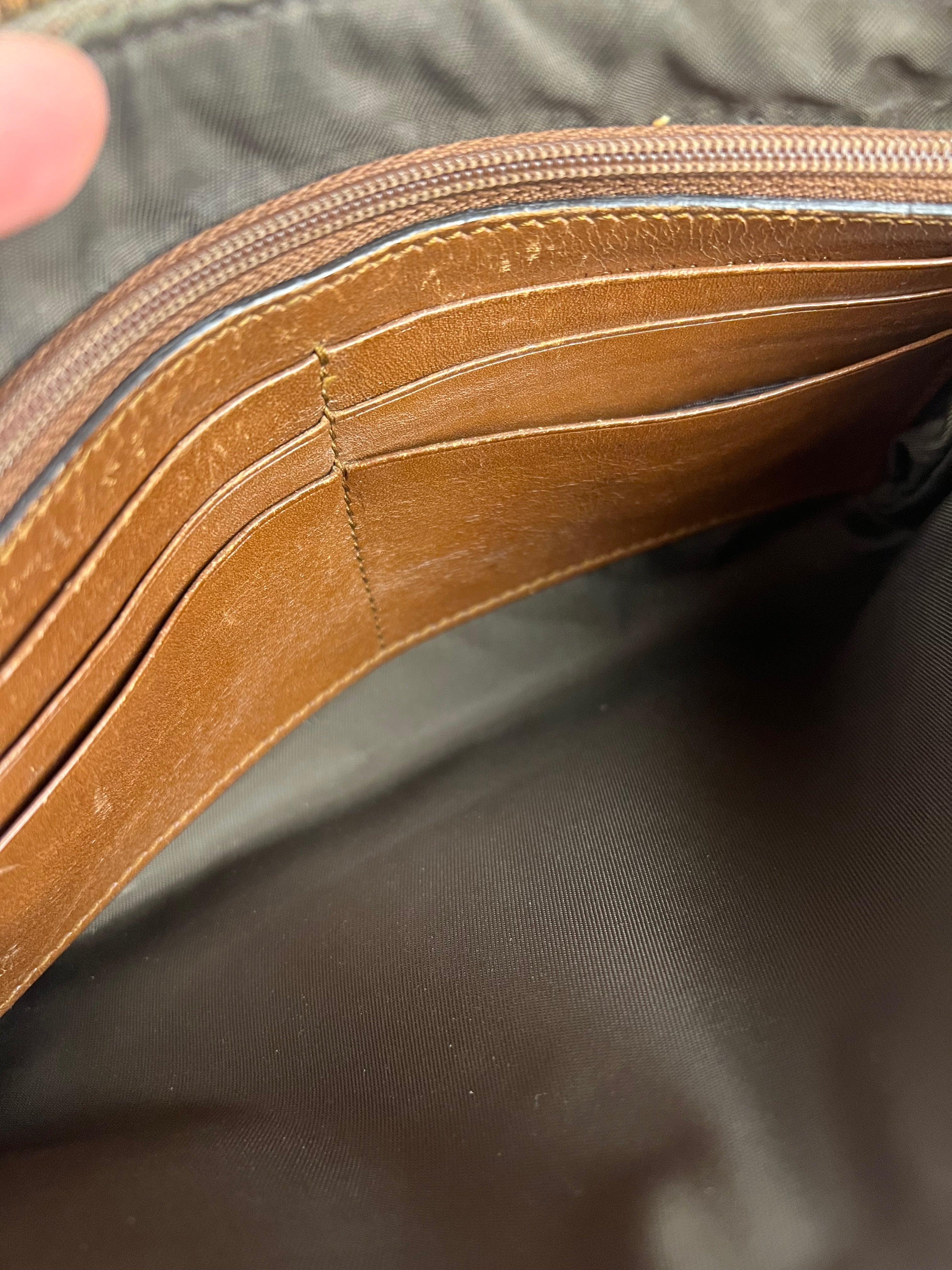 Gucci GG Supreme Pochette