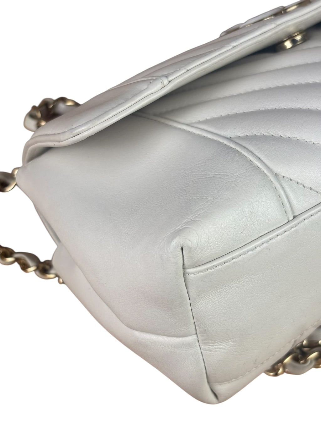 Chanel White Lambskin Chevron-Quilted Flap Bag 2019