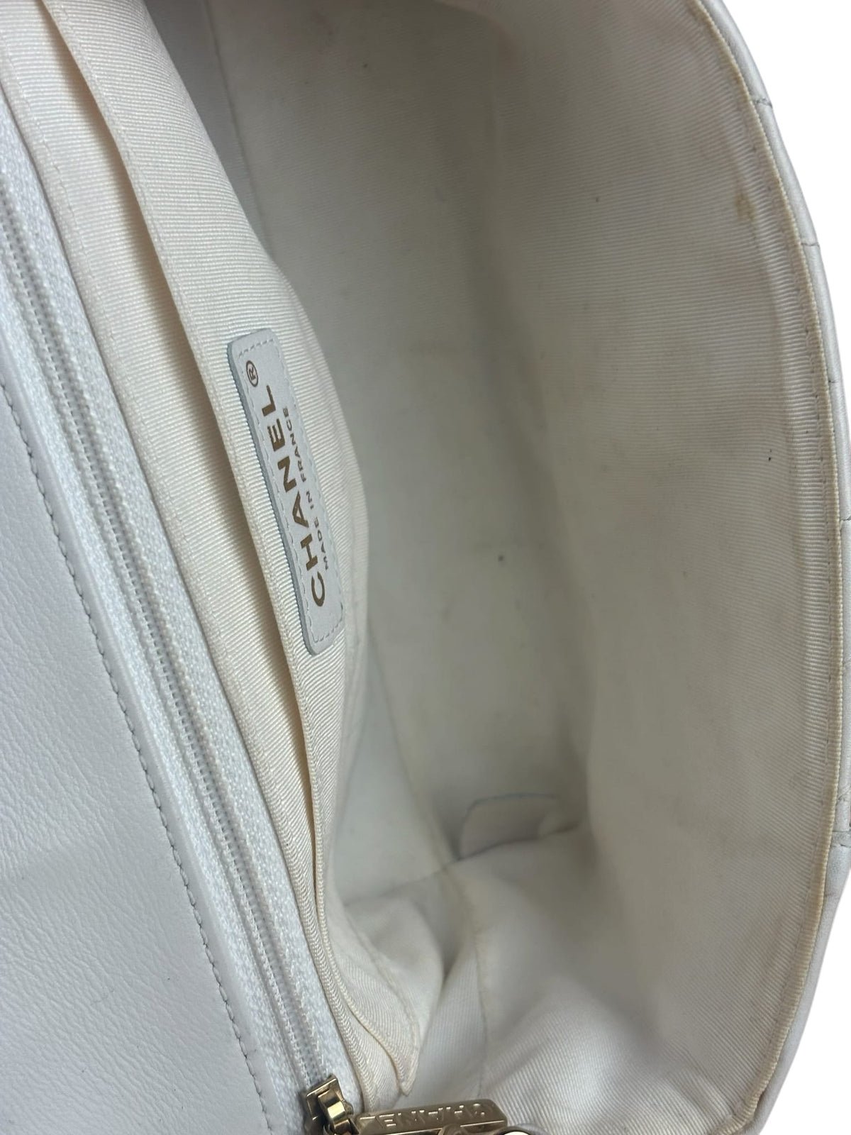 Chanel White Lambskin Chevron-Quilted Flap Bag 2019