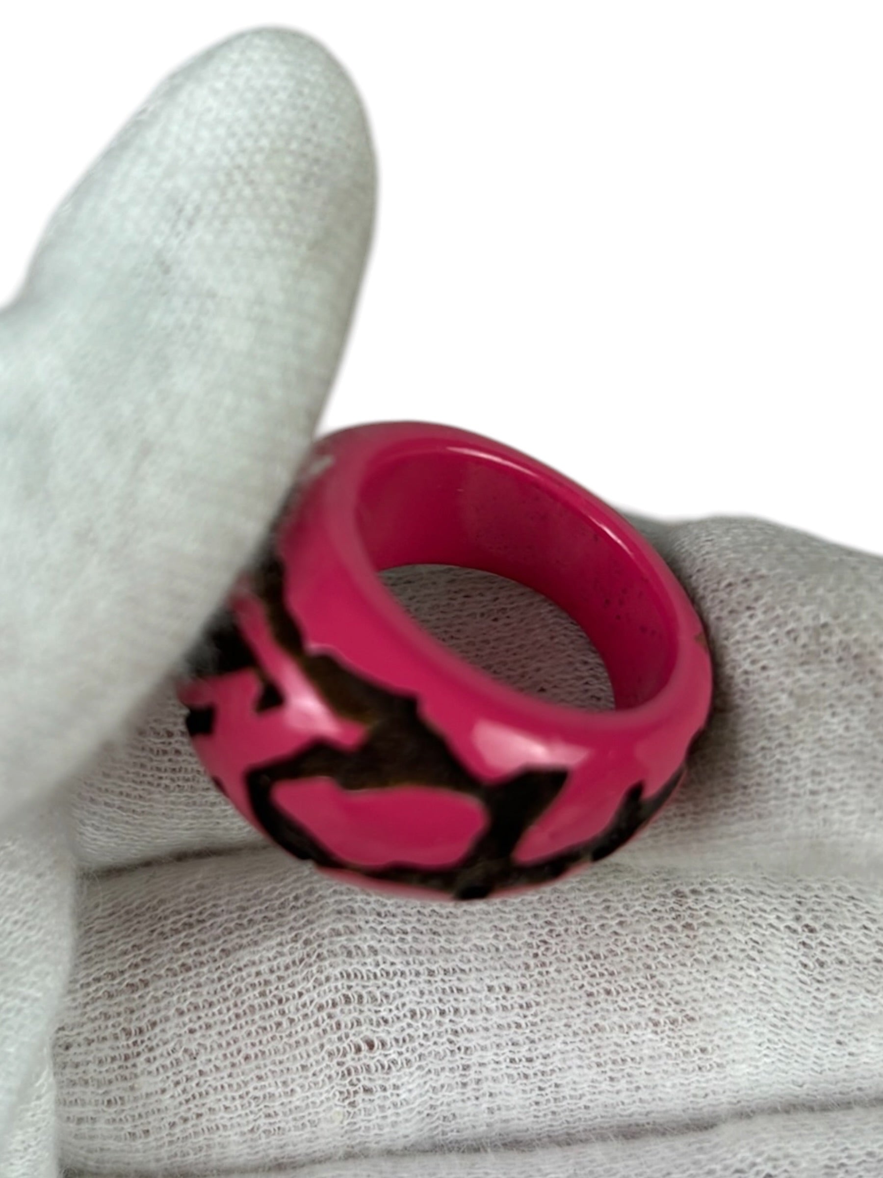 Louis Vuitton Pink GA0079 Leo Monogram Wood Ring M