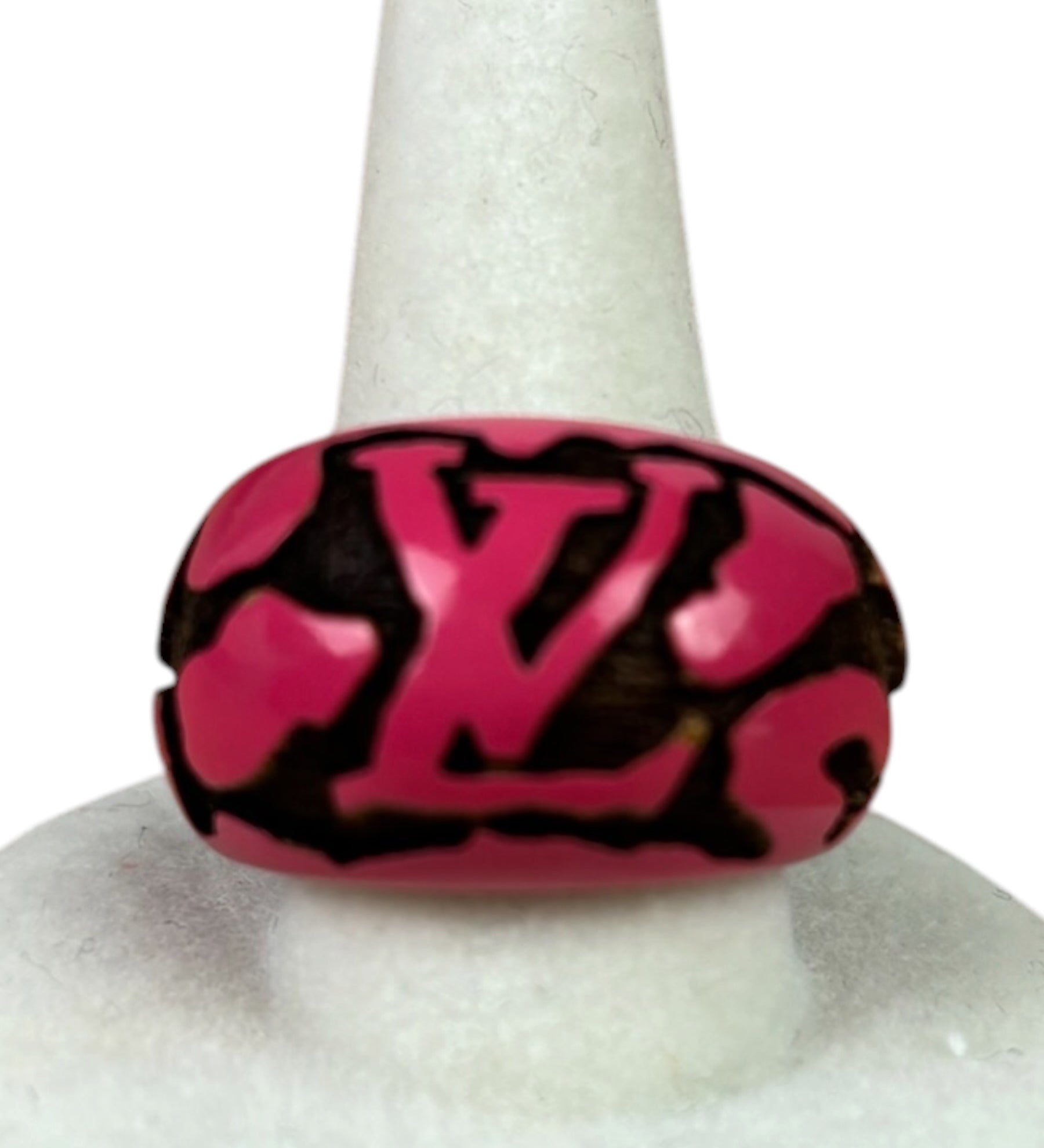 Louis Vuitton Pink GA0079 Leo Monogram Wood Ring M