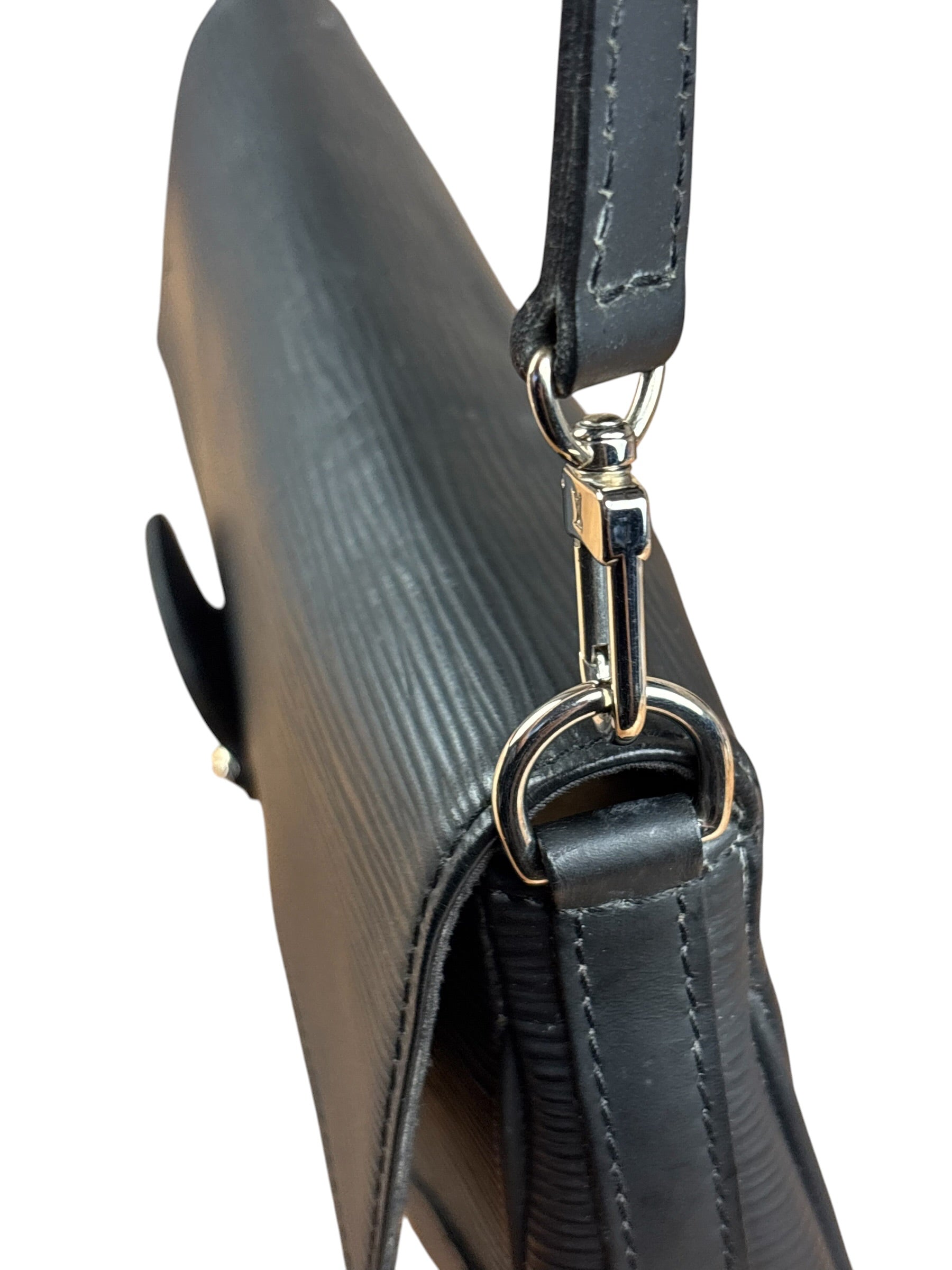 Louis Vuitton Black Epi Leather Segur Pochette