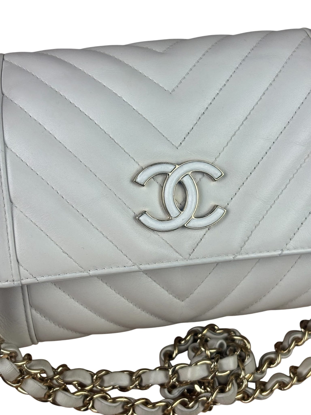 Chanel White Lambskin Chevron-Quilted Flap Bag 2019