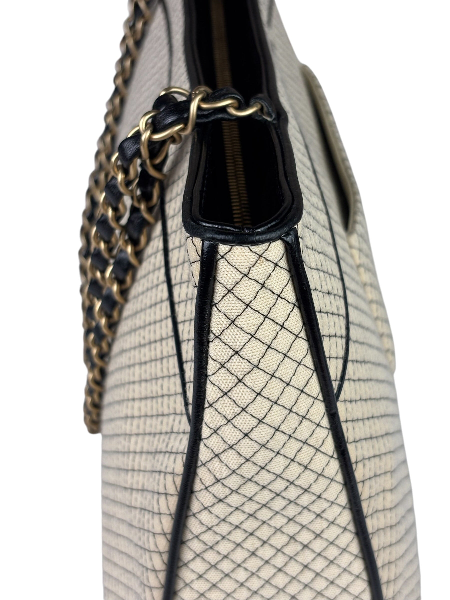 Chanel Beige/Black Leather Trim Diamond-Quilted Shoulder Bag 2002