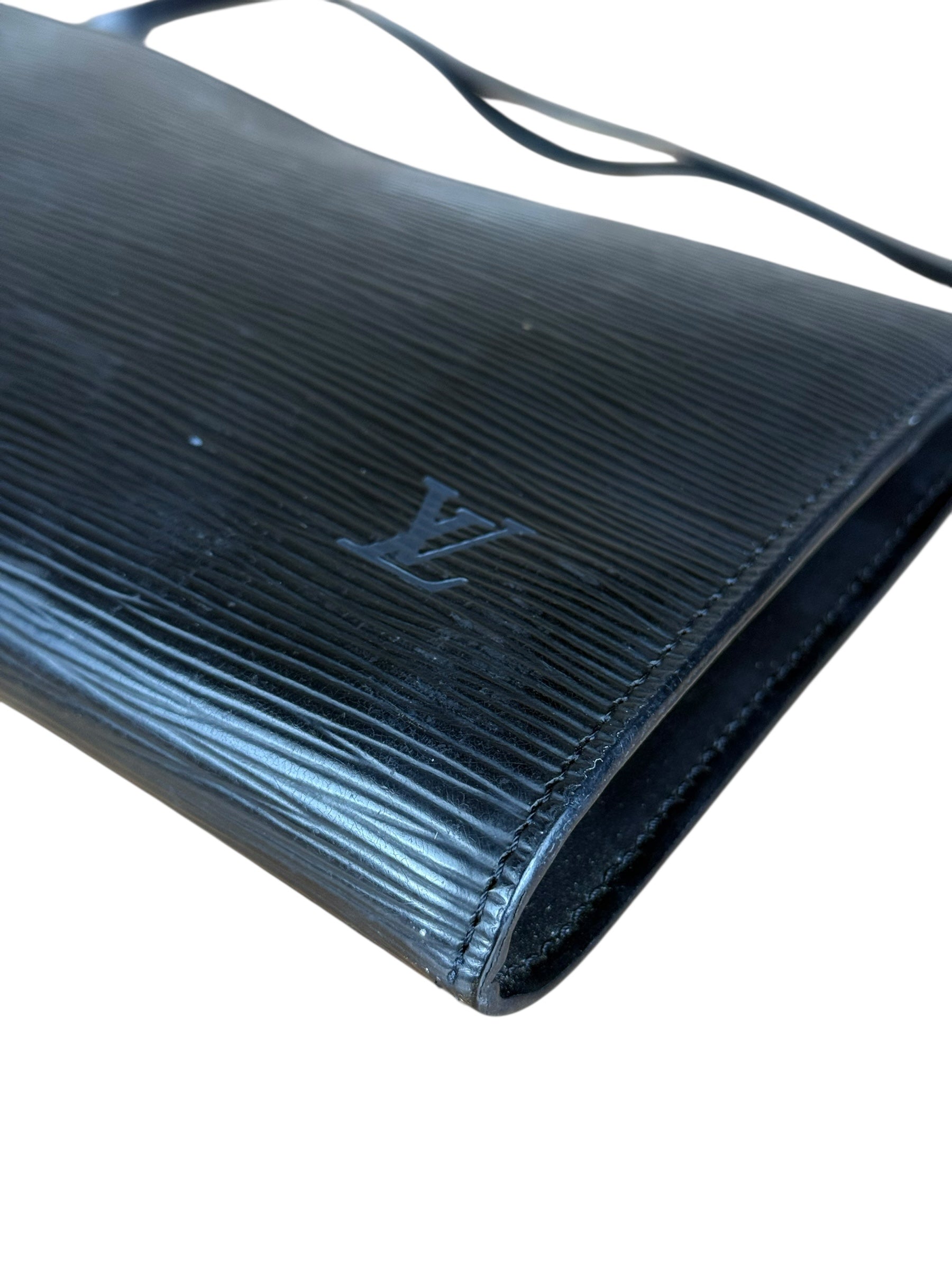 Louis Vuitton Black Epi Pochette