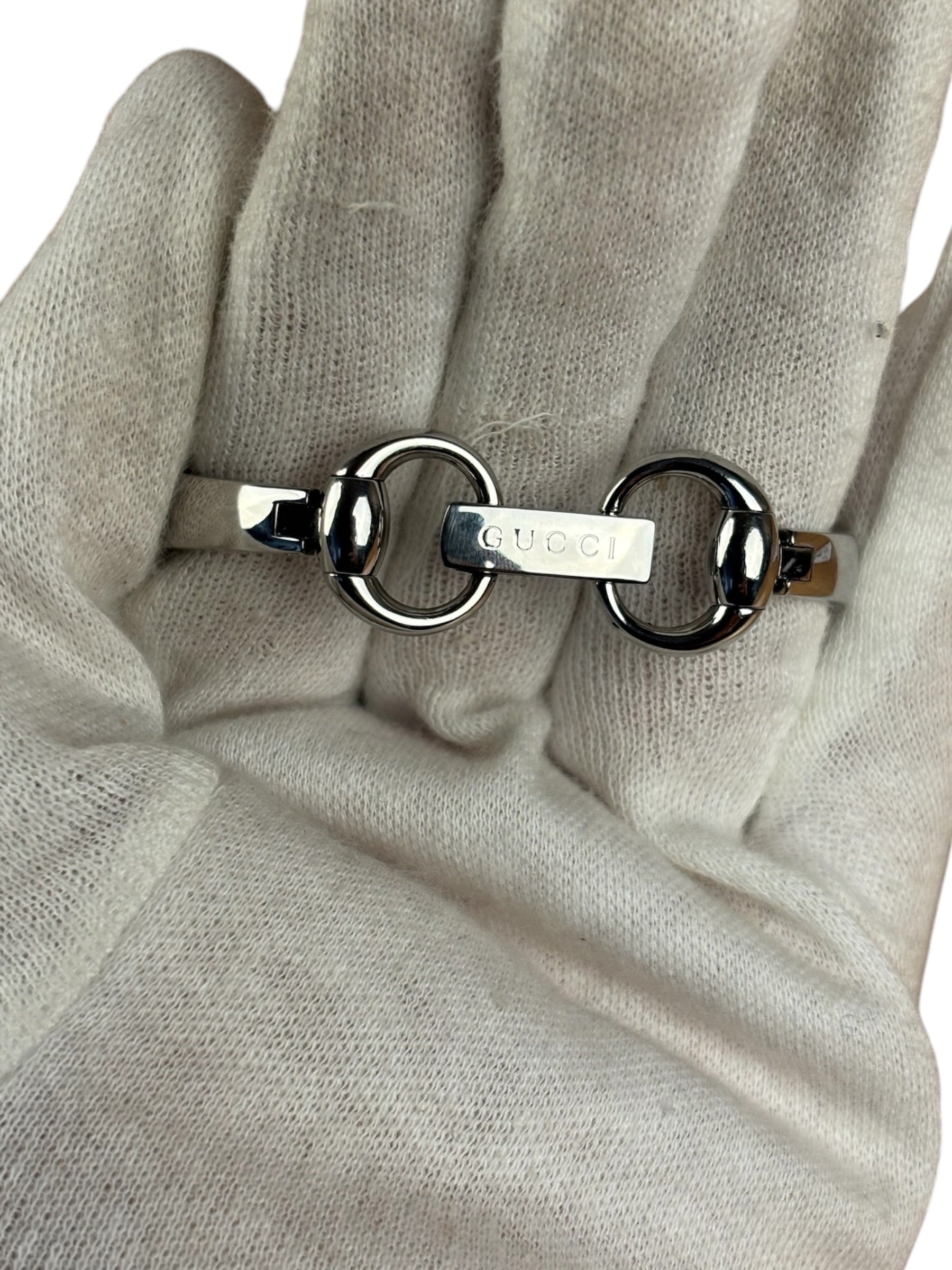 Gucci 129.5 Round GG Dial Bangle Band