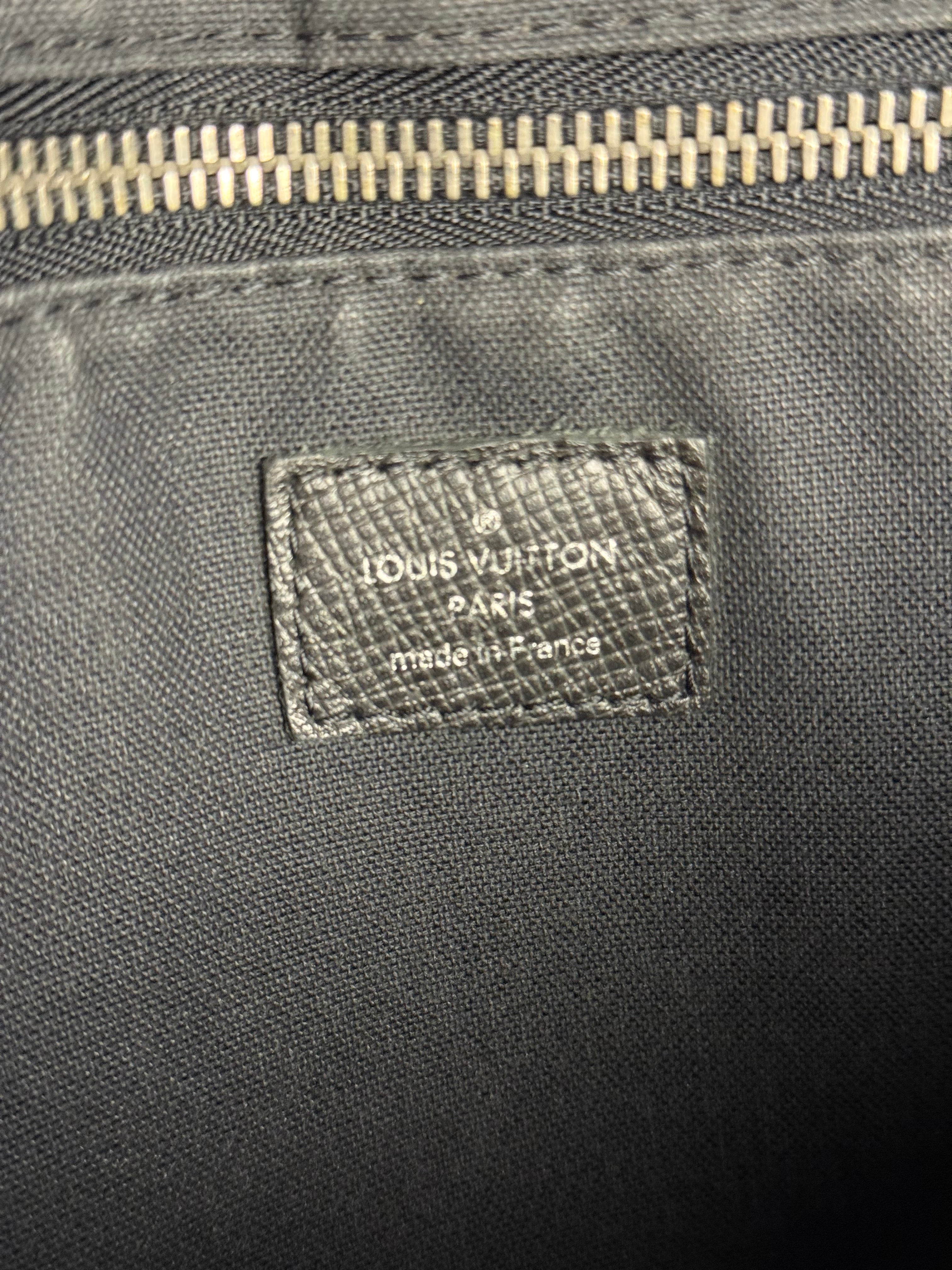 Louis Vuitton Taiga Roman MM Crossbody