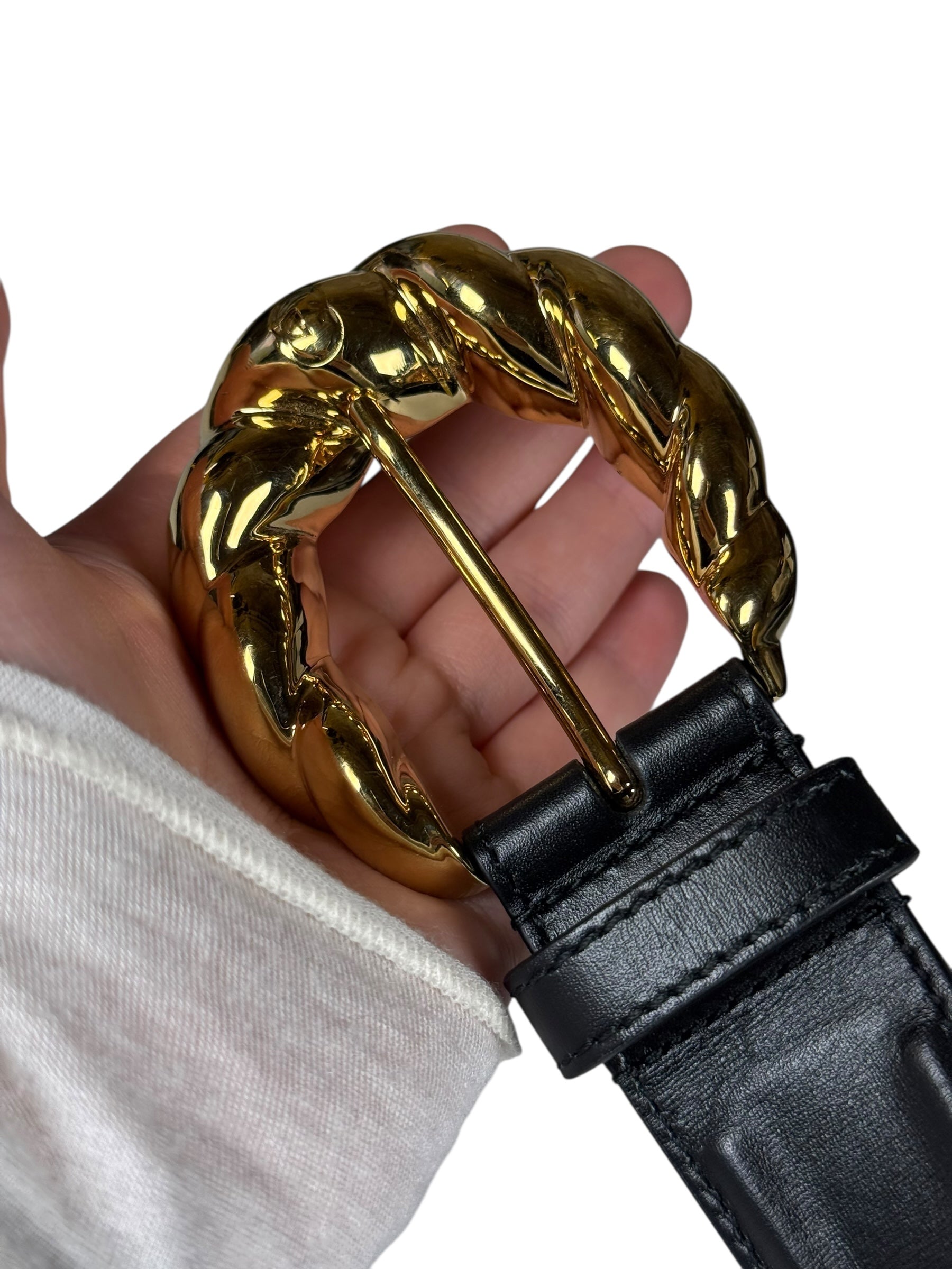 Gucci Black Leather Gold Buckle Belt