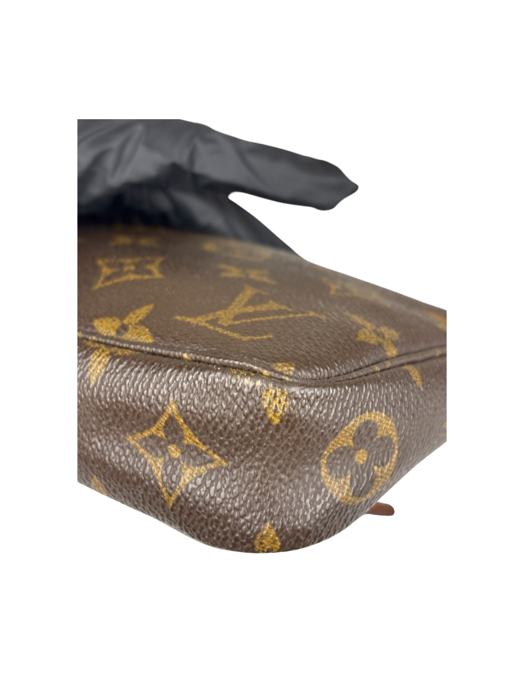 Louis Vuitton Monogram Pochette Broken Zip