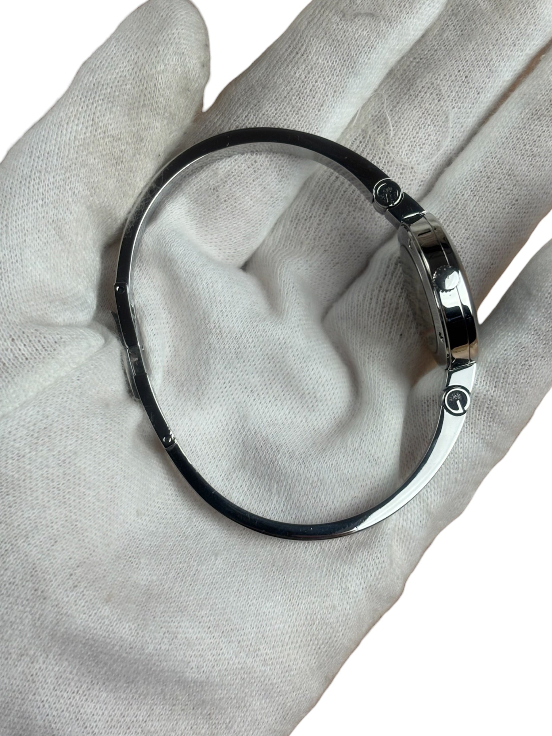 Gucci 105 Round Black Stick Dial Bangle