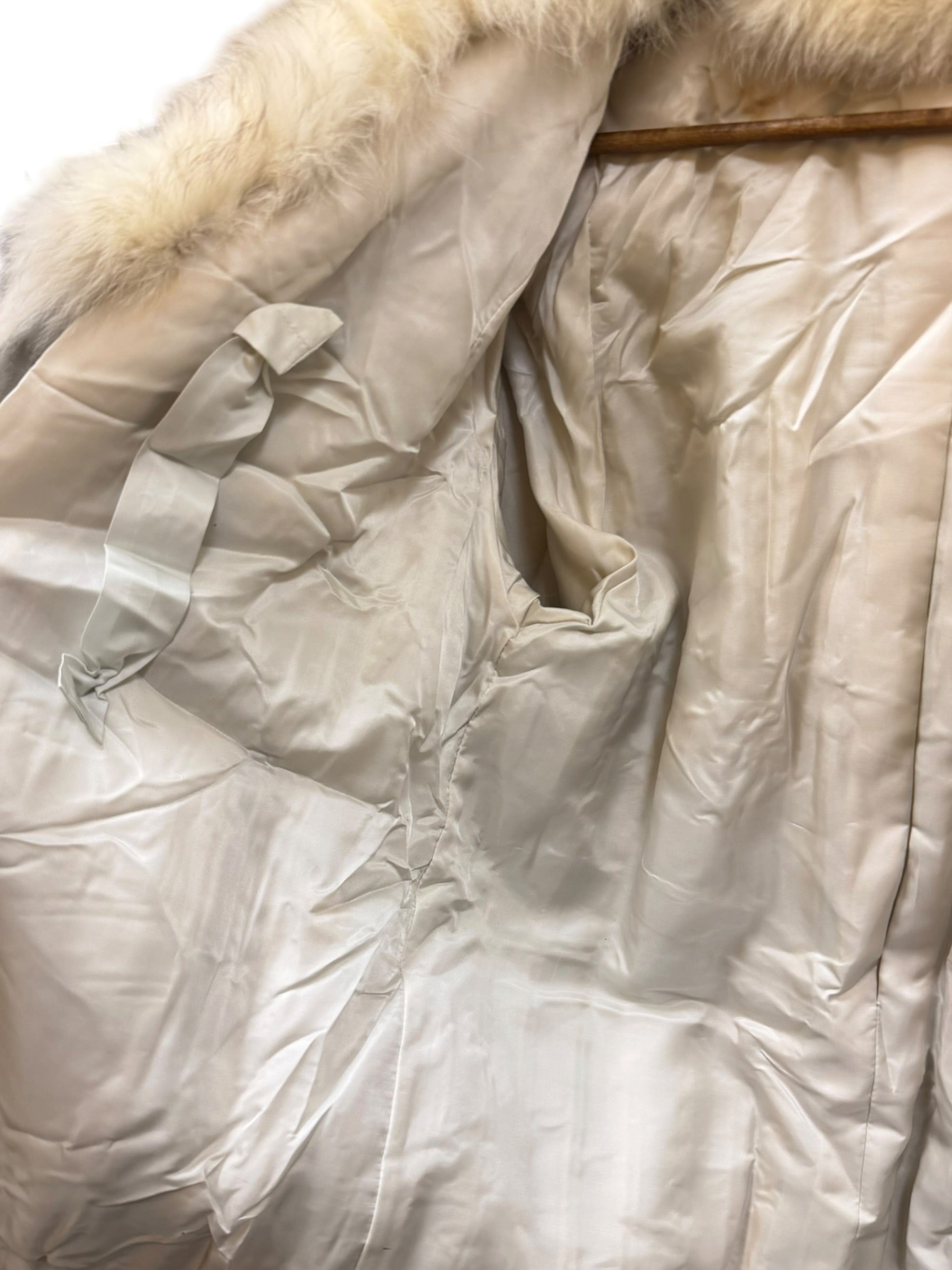 Vintage Saga Ivory/White Fox Fur Coat