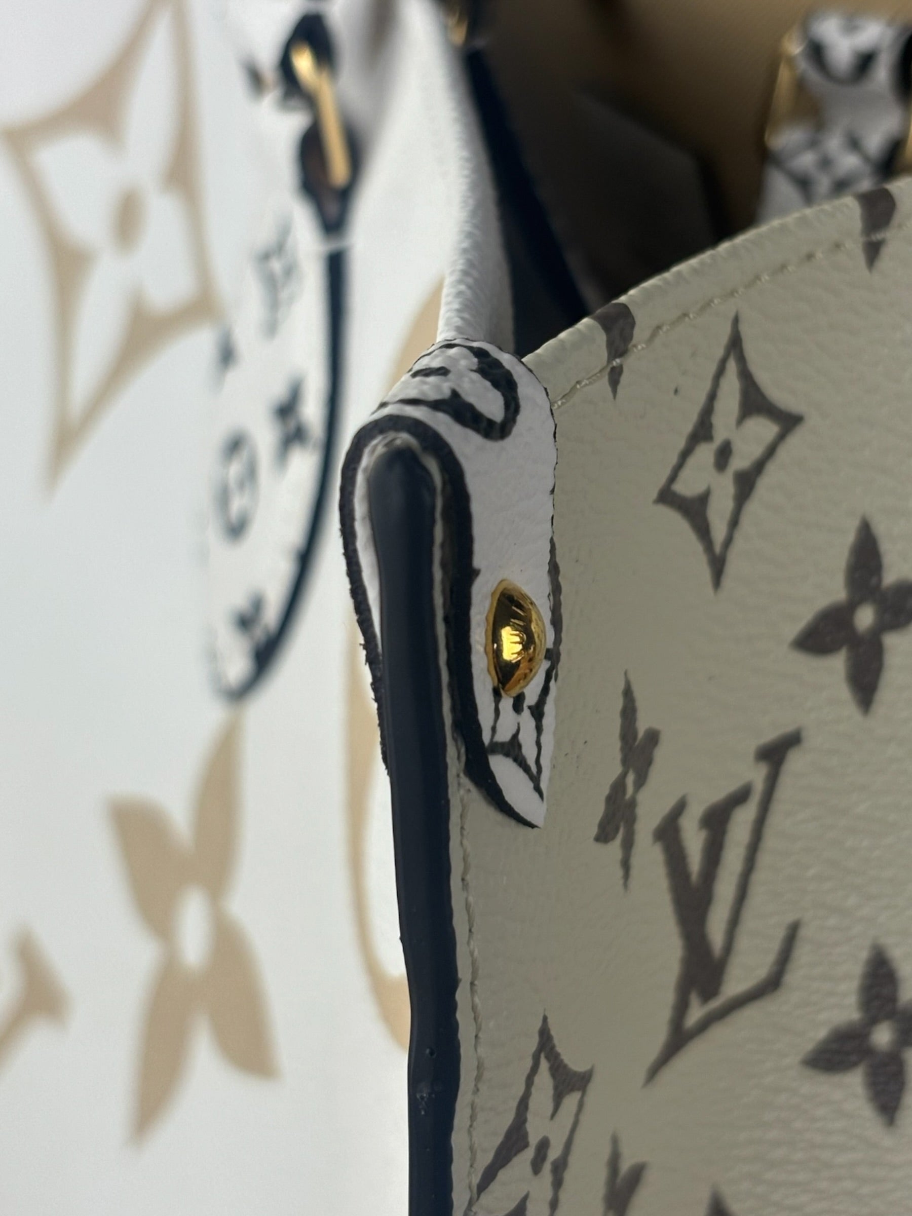 Louis Vuitton Khaki/Green OnTheGo GM Tote