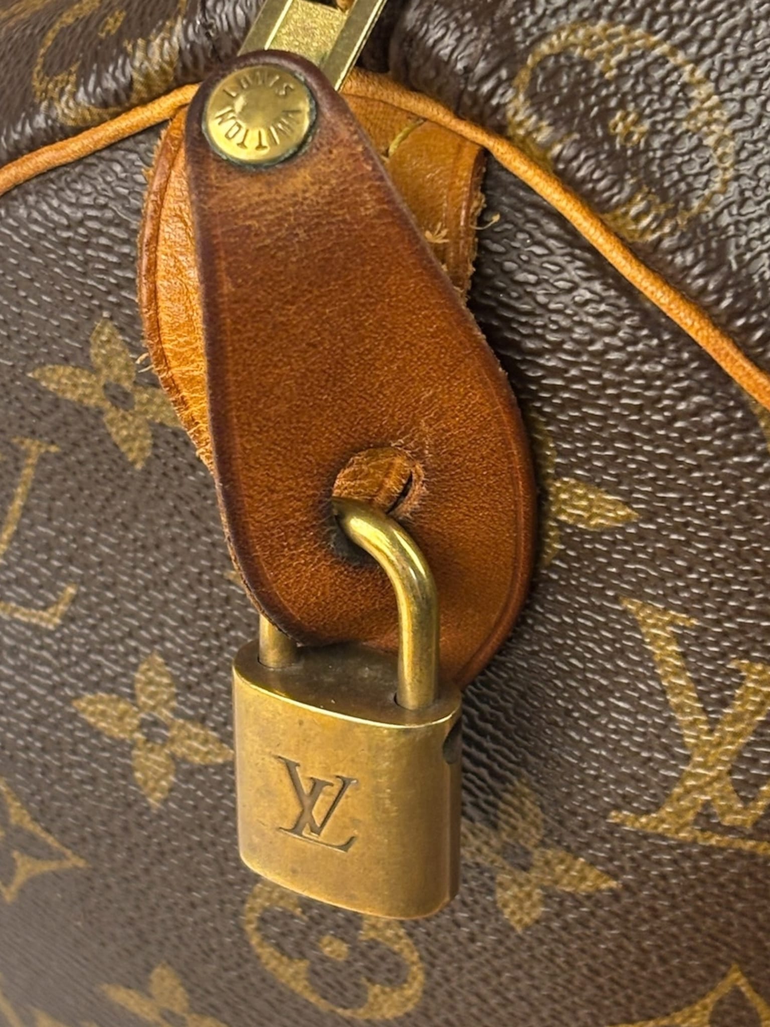 Louis Vuitton Monogram Speedy 25