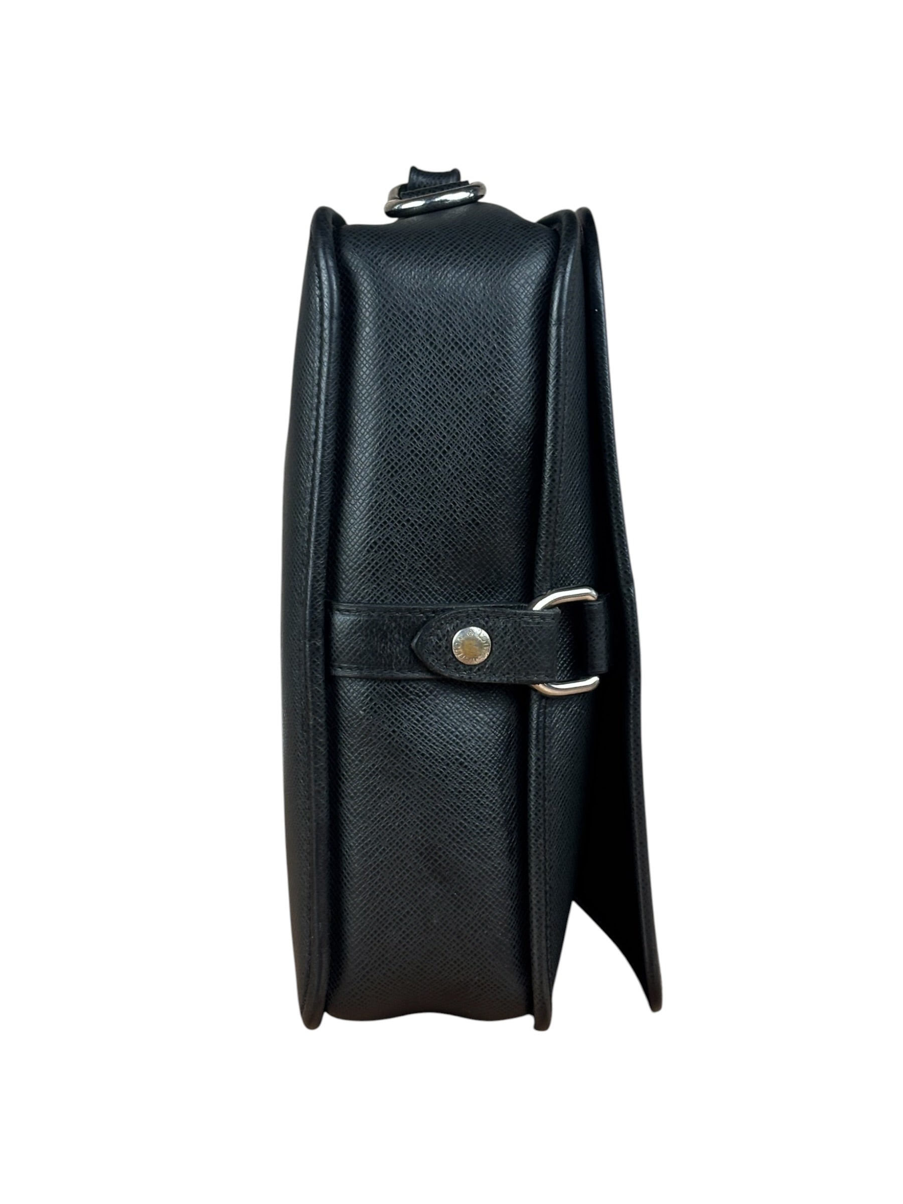 Louis Vuitton Black Leather Taiga Andrei Messenger Bag